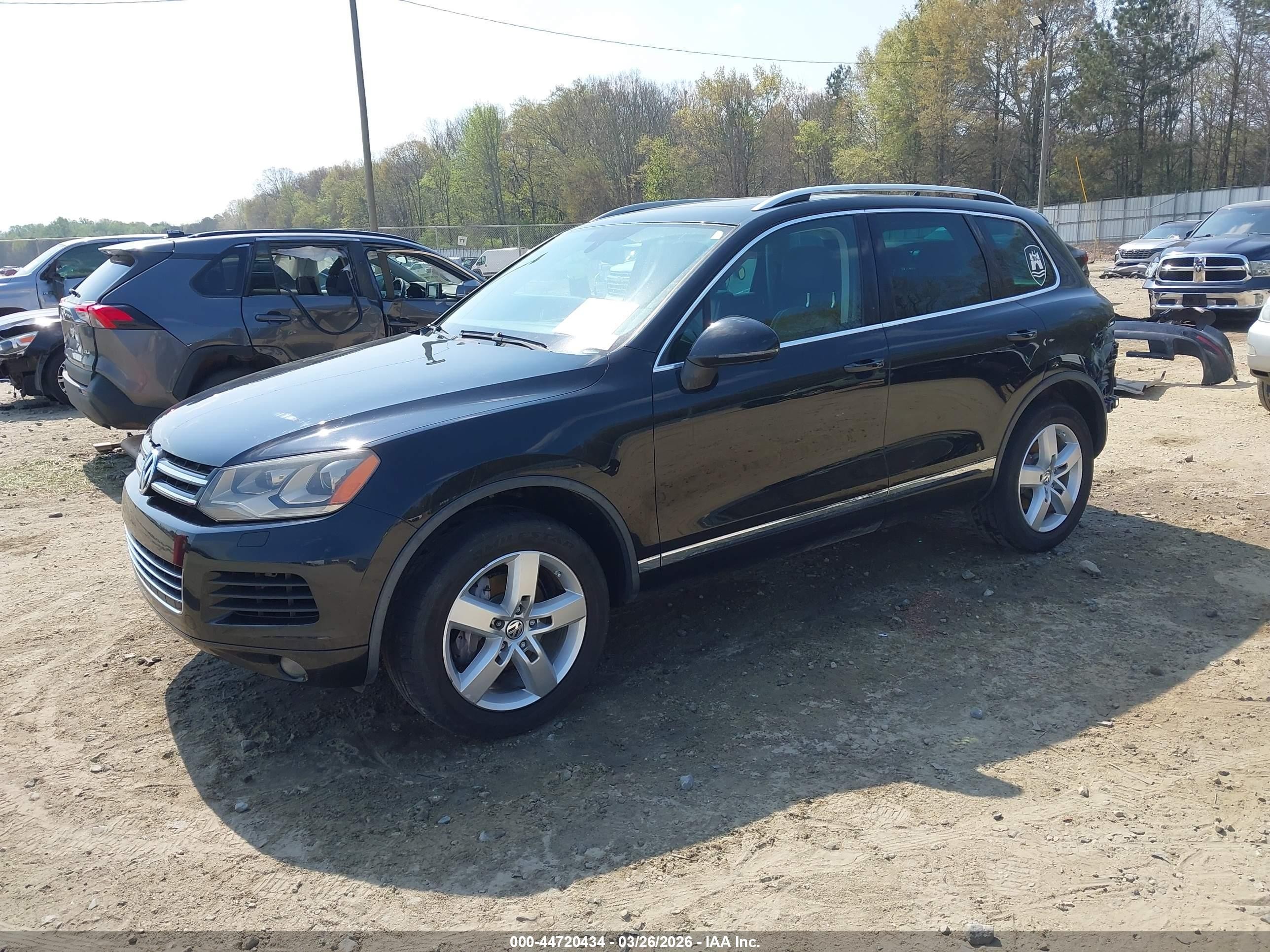 2014 Volkswagen Touareg 3.6l Lux Черный vin: WVGEF9BP2ED012617
