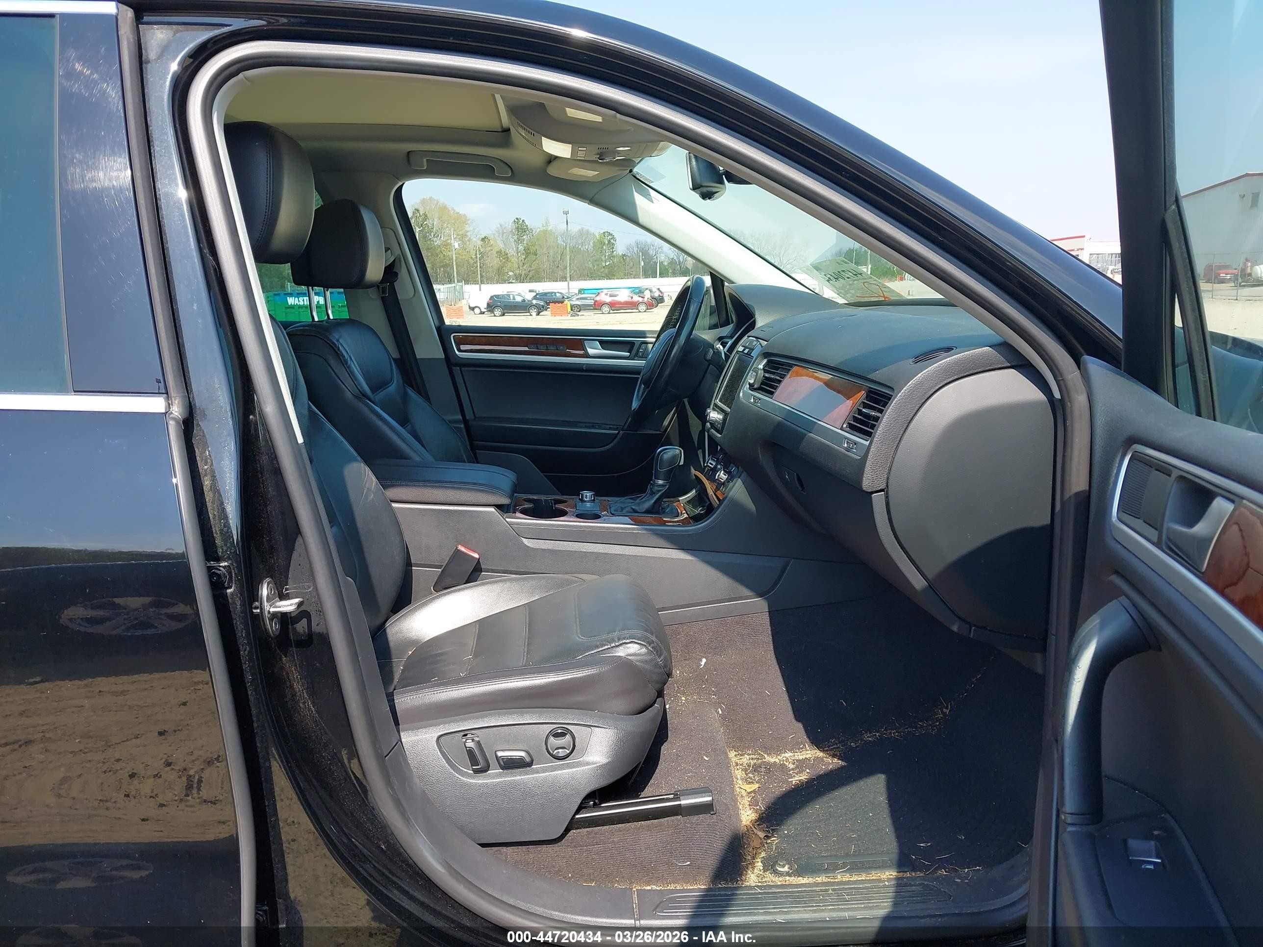 2014 Volkswagen Touareg 3.6l Lux Черный vin: WVGEF9BP2ED012617