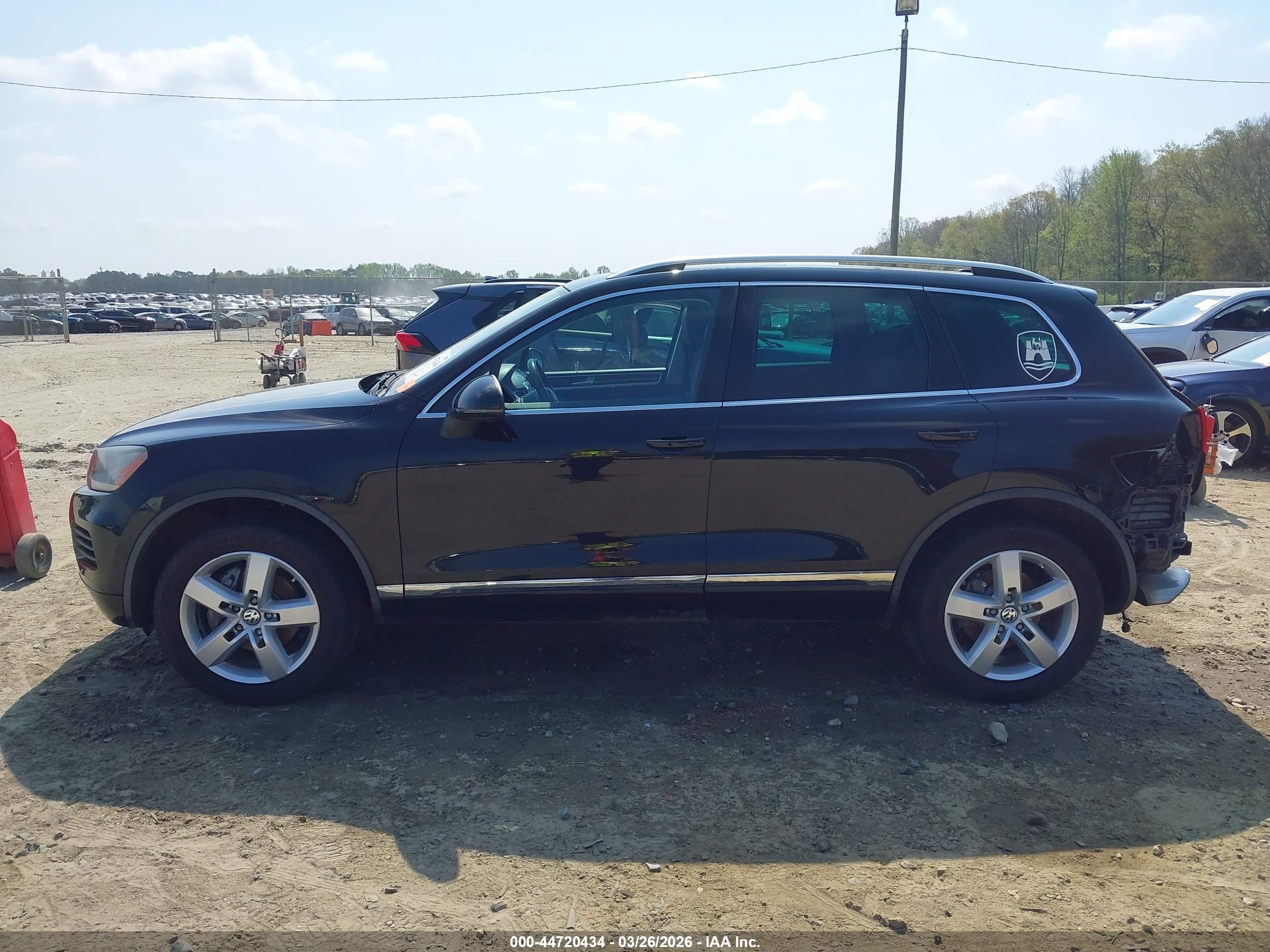 2014 Volkswagen Touareg 3.6l Lux Черный vin: WVGEF9BP2ED012617