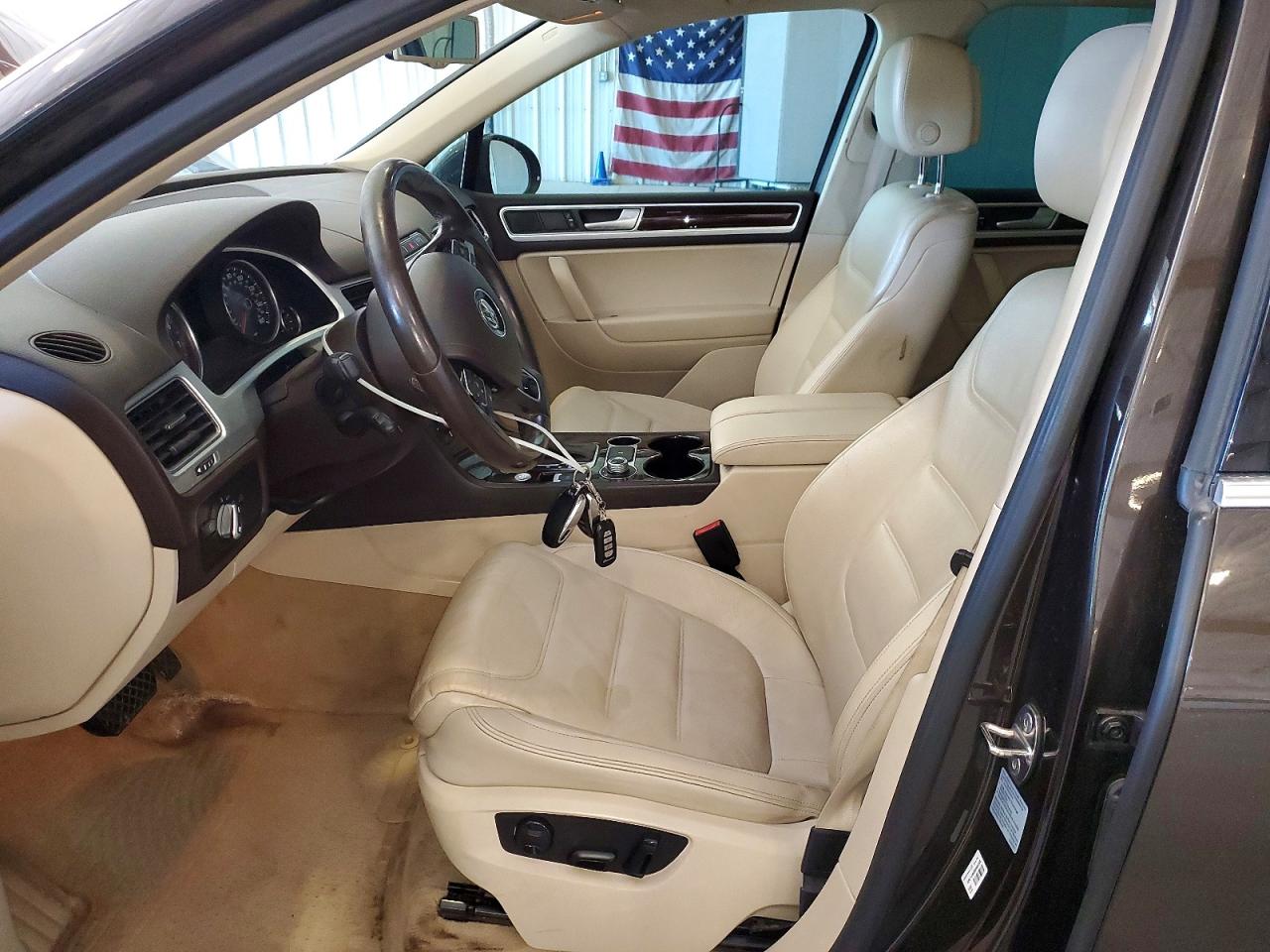 2015 Volkswagen Touareg V6 Brown vin: WVGEF9BP2FD001490
