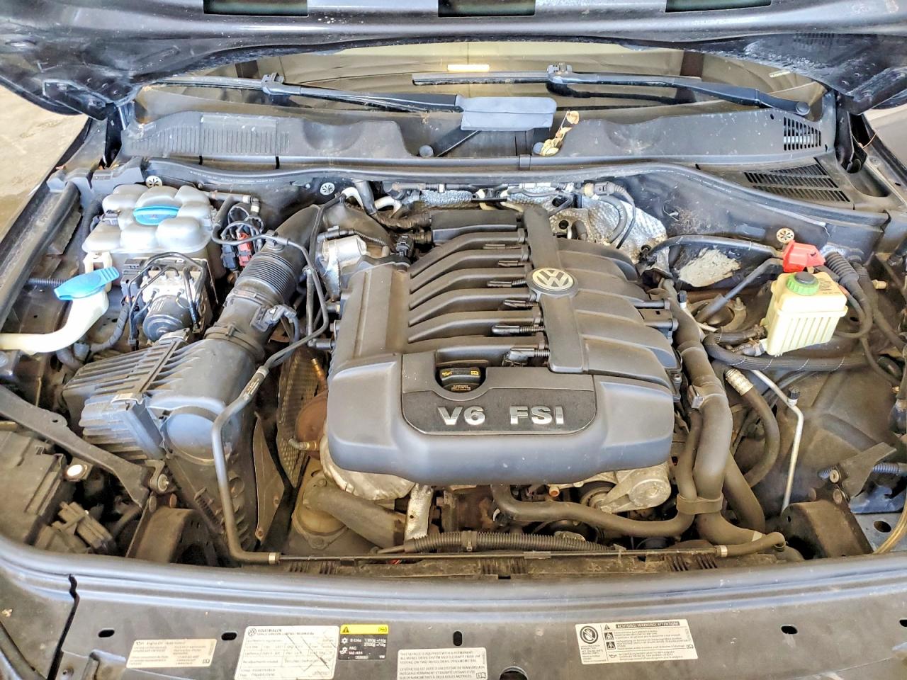 2015 Volkswagen Touareg V6 Brown vin: WVGEF9BP2FD001490