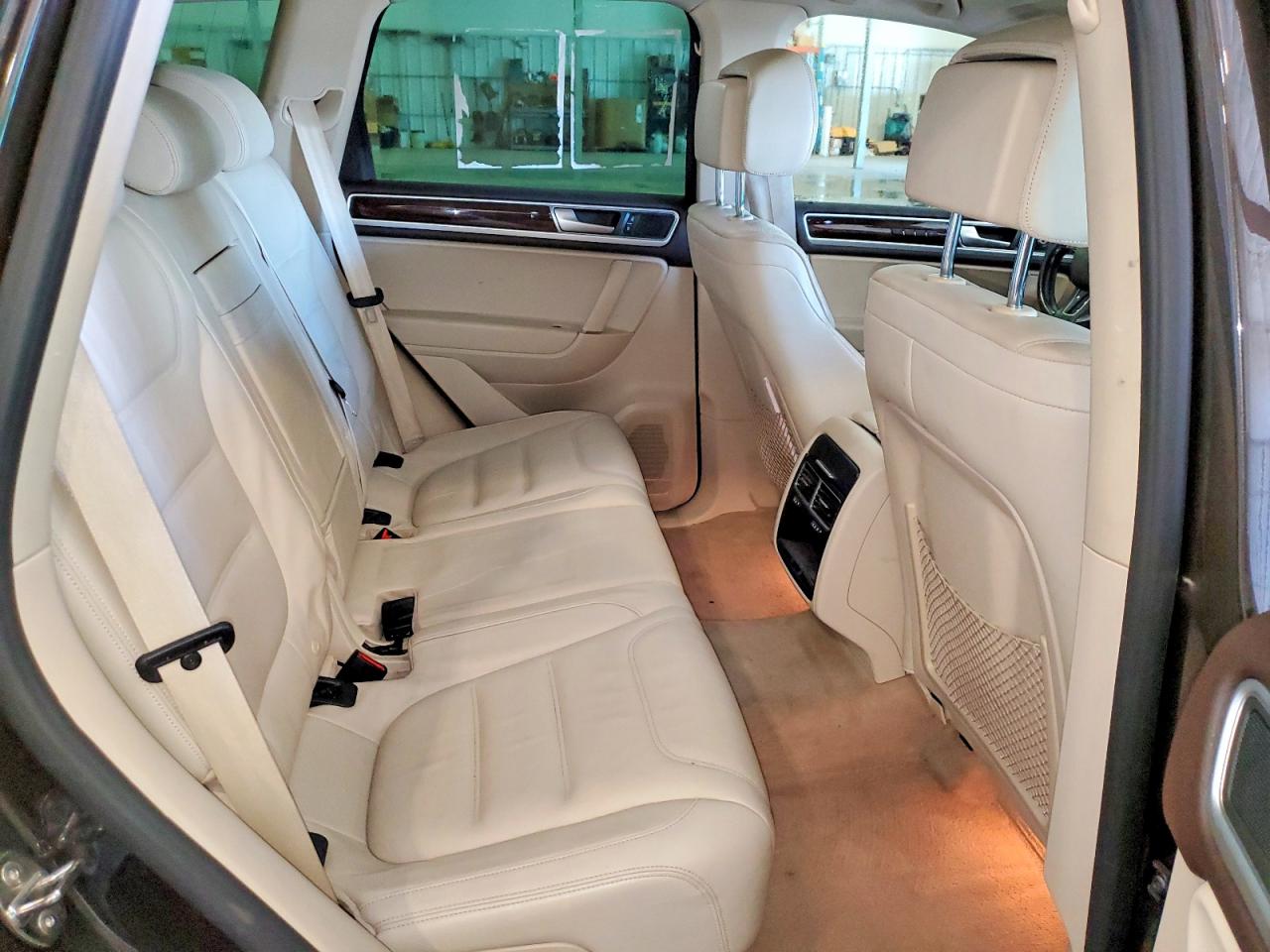 2015 Volkswagen Touareg V6 Brown vin: WVGEF9BP2FD001490