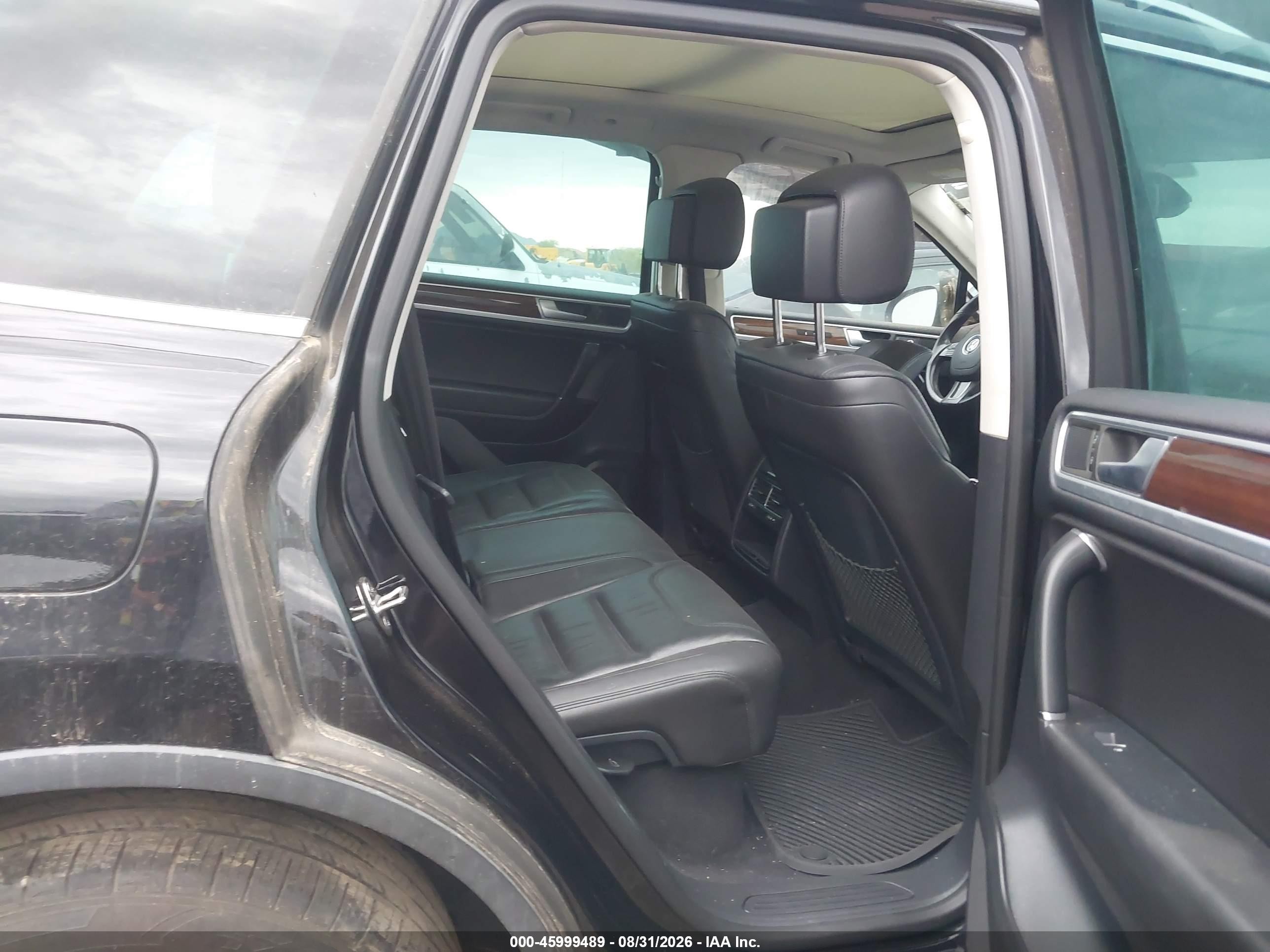 2015 Volkswagen Touareg V6 Lux Black vin: WVGEF9BP2FD003384