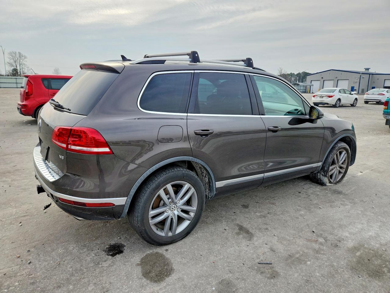 2015 Volkswagen Touareg V6 Коричневый vin: WVGEF9BP2FD006642
