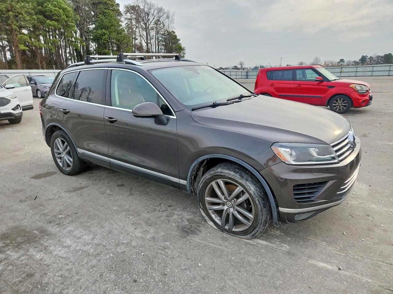 2015 Volkswagen Touareg V6 Коричневый vin: WVGEF9BP2FD006642
