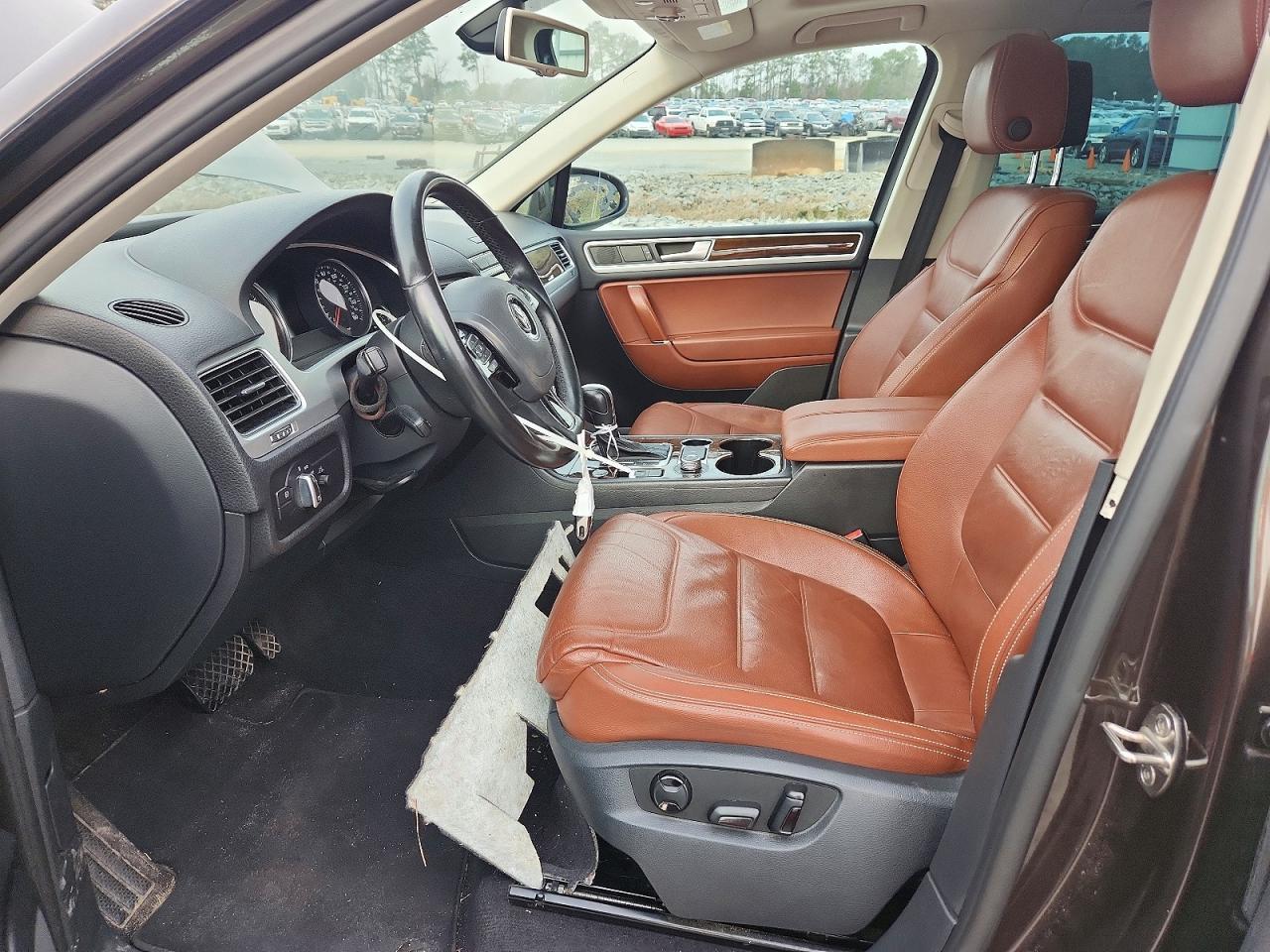 2015 Volkswagen Touareg V6 Коричневый vin: WVGEF9BP2FD006642