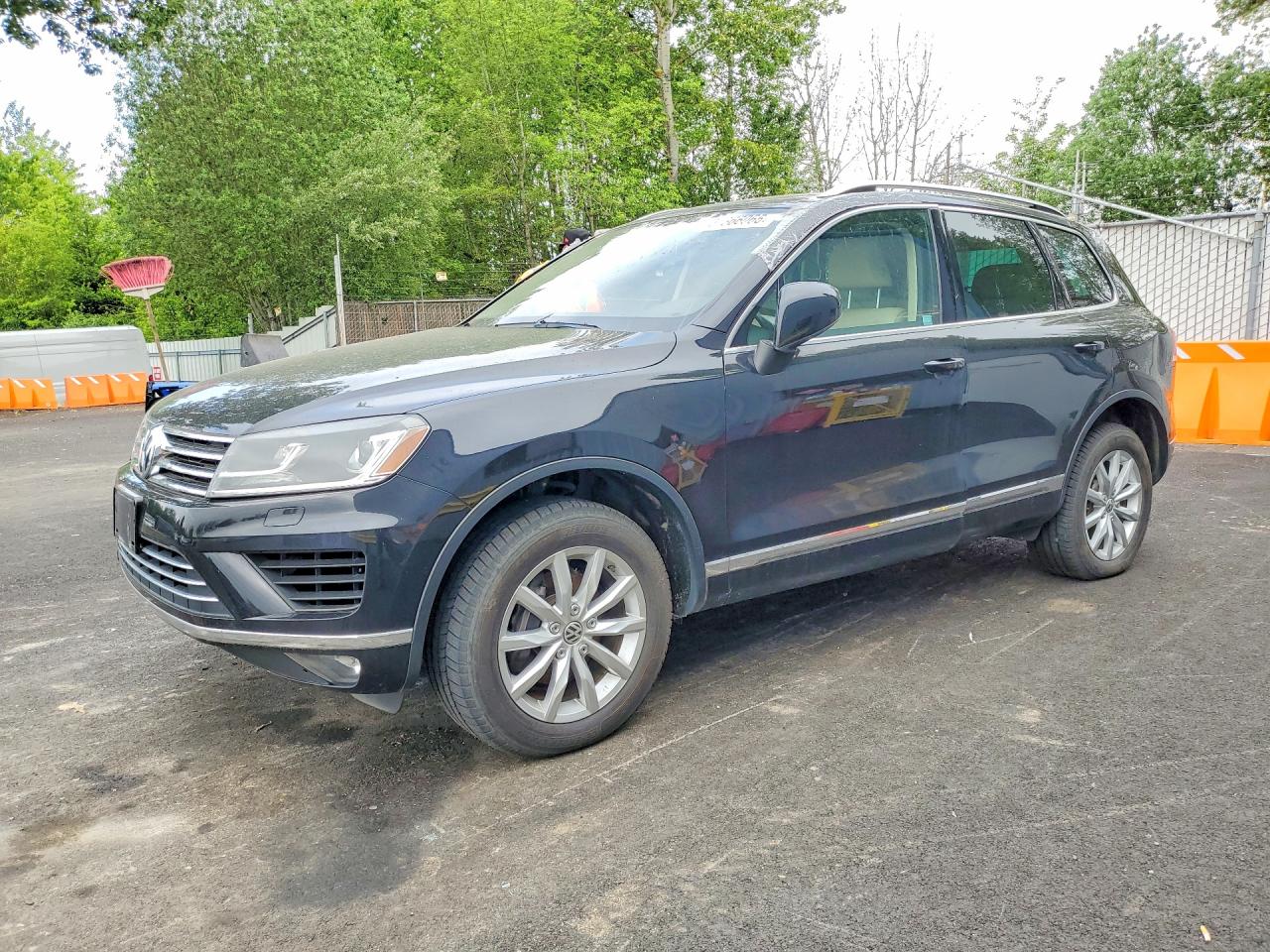2016 Volkswagen Touareg Sport Black vin: WVGEF9BP2GD002219