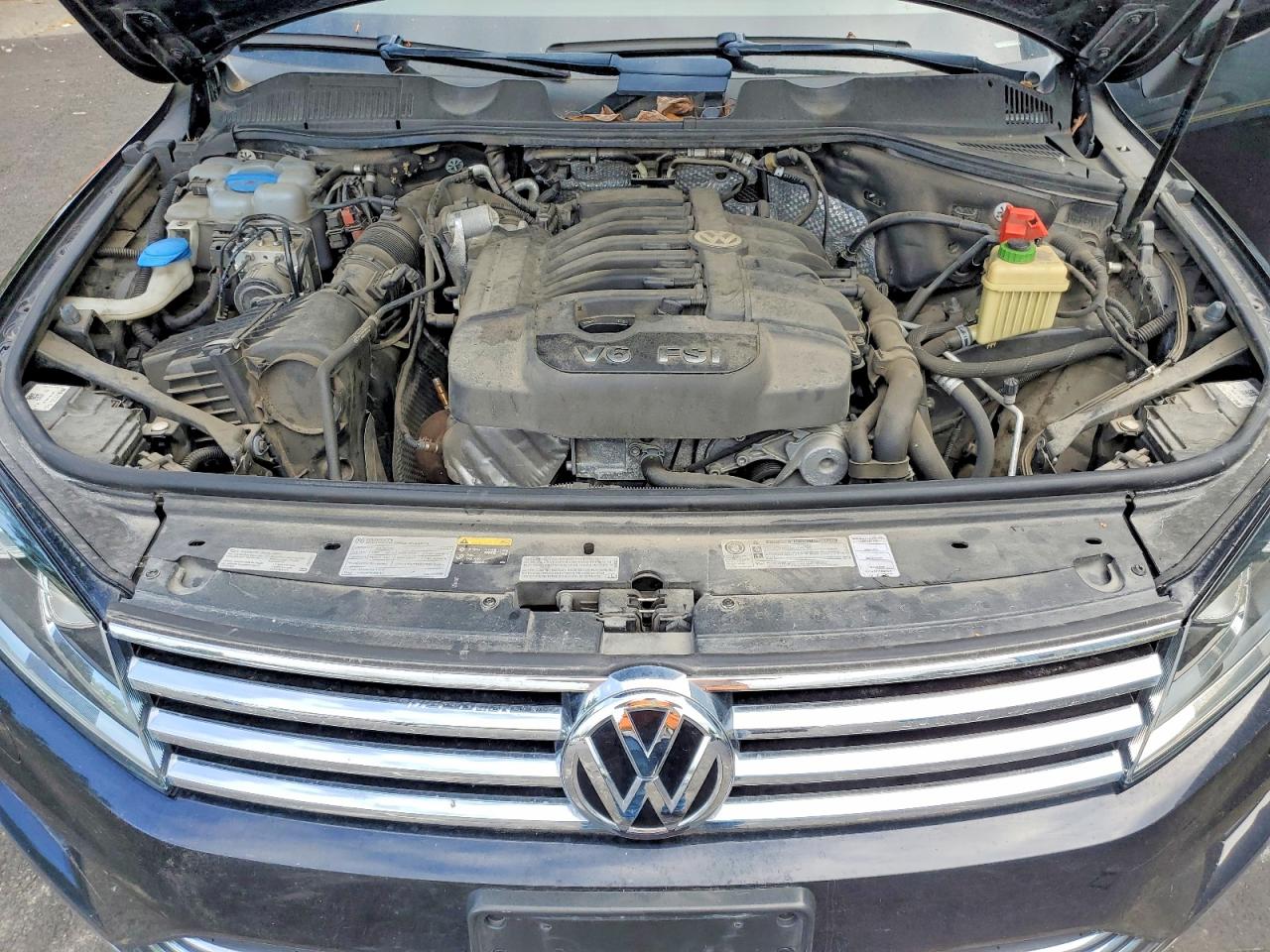 2016 Volkswagen Touareg Sport Black vin: WVGEF9BP2GD002219