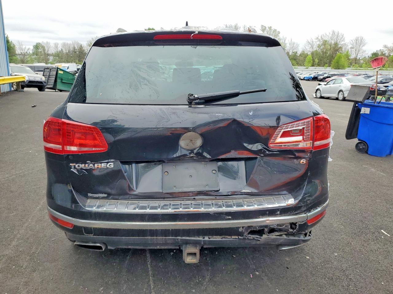 2016 Volkswagen Touareg Sport Black vin: WVGEF9BP2GD002219