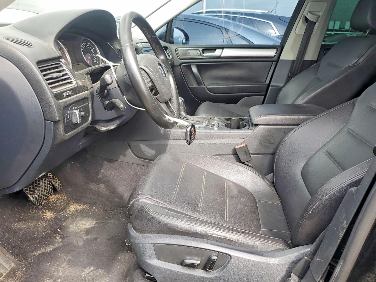 2012 Volkswagen Touareg V6 Черный vin: WVGEF9BP3CD009478