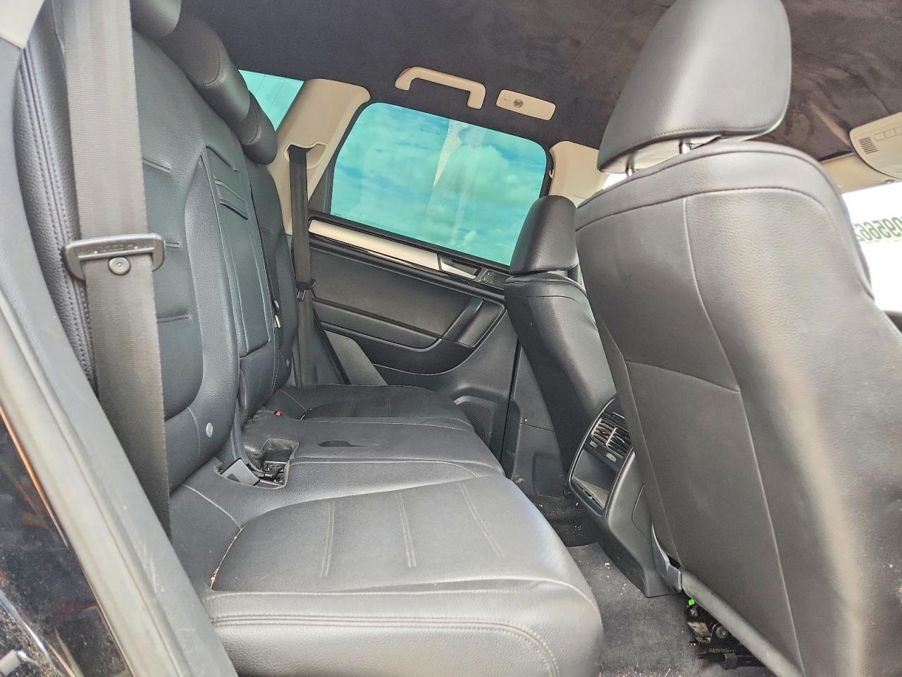 2012 Volkswagen Touareg V6 Черный vin: WVGEF9BP3CD009478