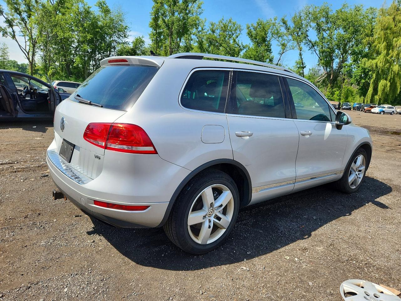 2012 Volkswagen Touareg V6 Silver vin: WVGEF9BP3CD010632