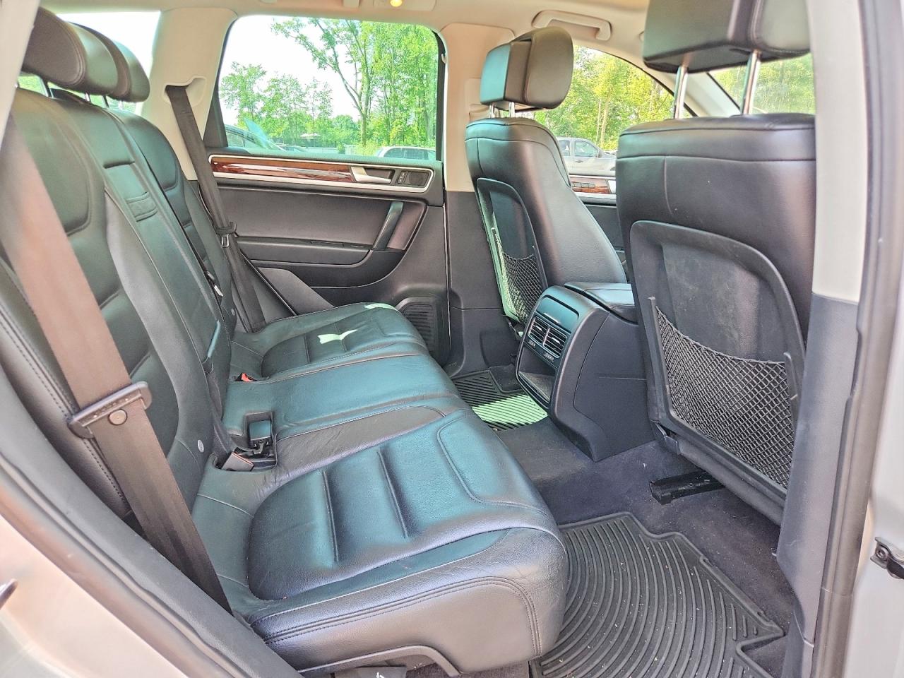2012 Volkswagen Touareg V6 Silver vin: WVGEF9BP3CD010632