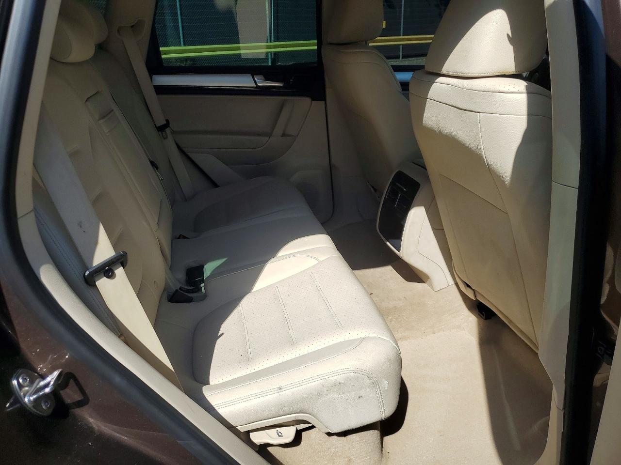 2014 Volkswagen Touareg V6 Коричневый vin: WVGEF9BP3ED001206