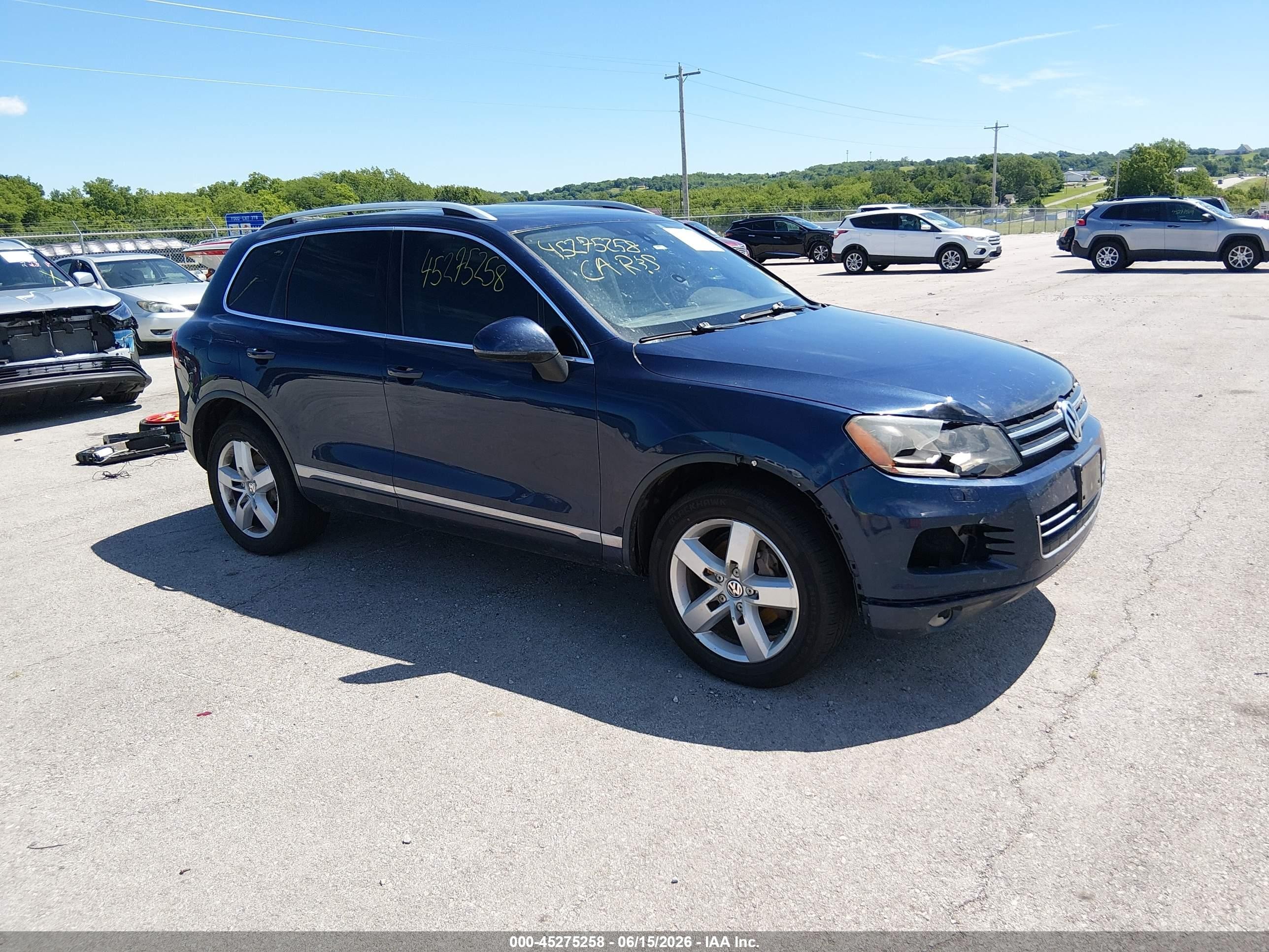 2014 Volkswagen Touareg 3.6l Lux Синий vin: WVGEF9BP3ED007359