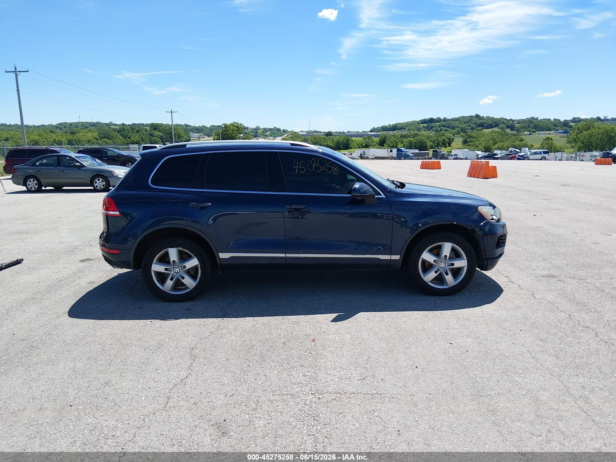 2014 Volkswagen Touareg 3.6l Lux Синий vin: WVGEF9BP3ED007359