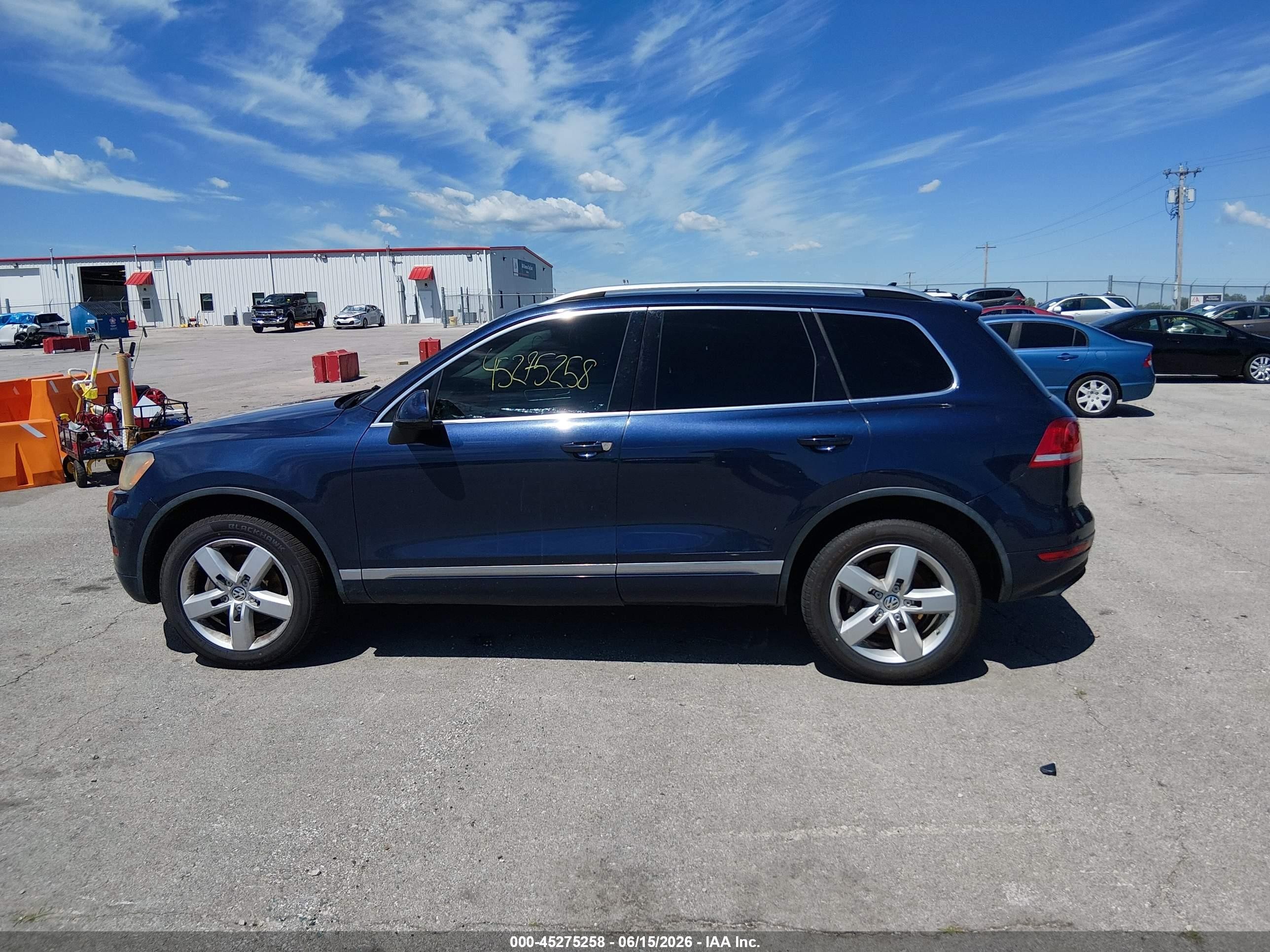 2014 Volkswagen Touareg 3.6l Lux Синий vin: WVGEF9BP3ED007359