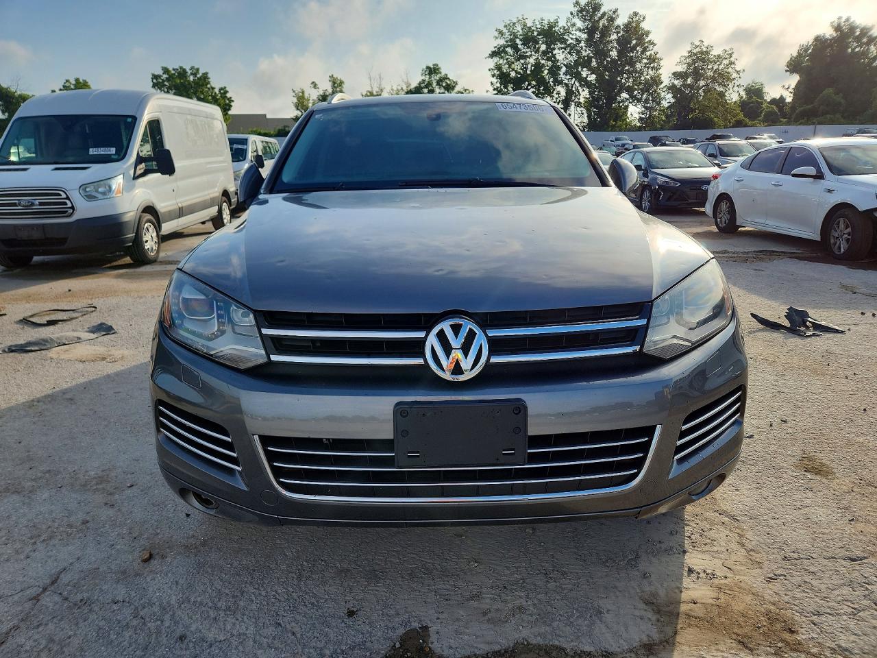 2014 Volkswagen Touareg V6 Gray vin: WVGEF9BP3ED007586
