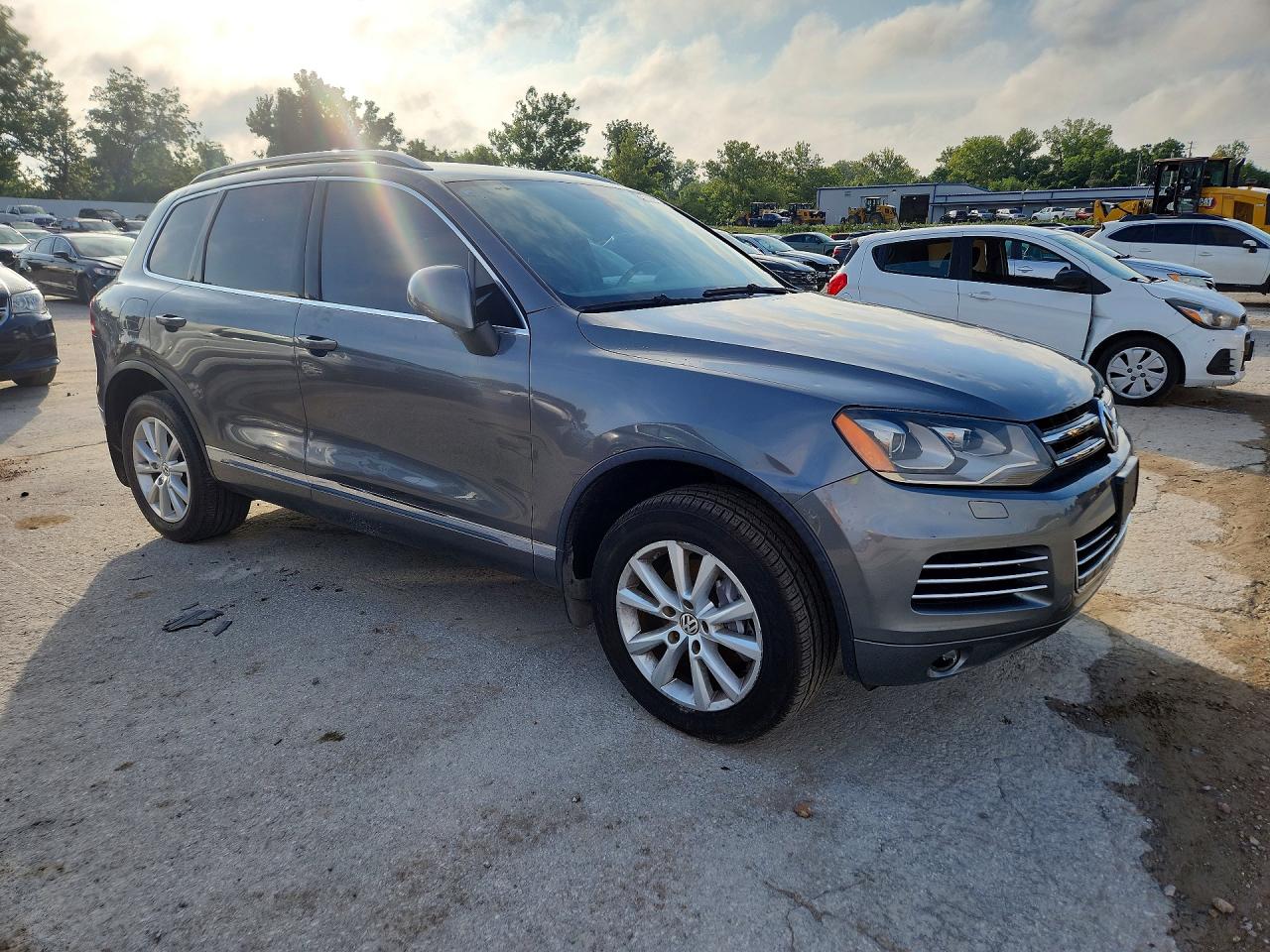 2014 Volkswagen Touareg V6 Gray vin: WVGEF9BP3ED007586