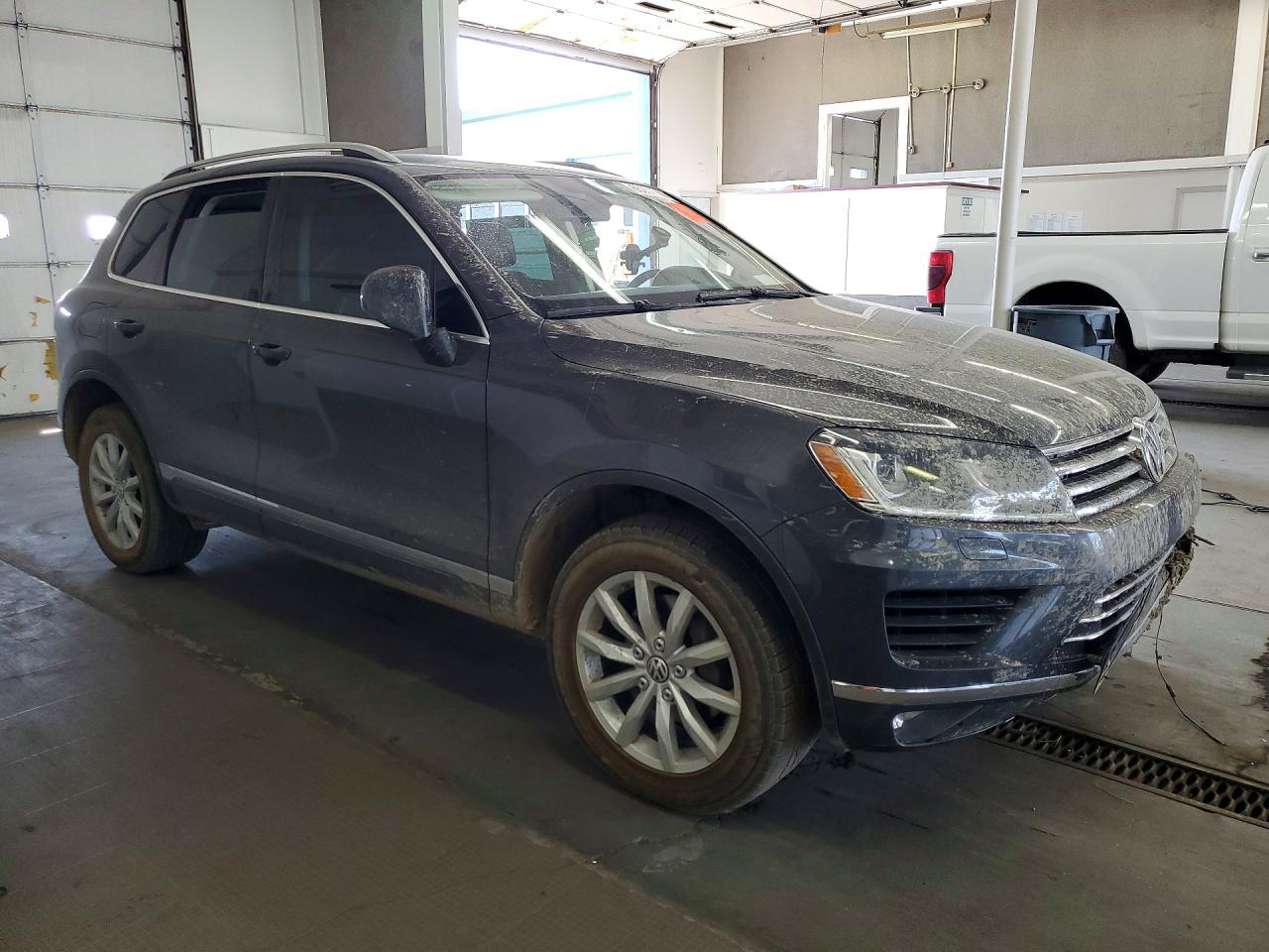2015 Volkswagen Touareg V6 Gray vin: WVGEF9BP3FD005483