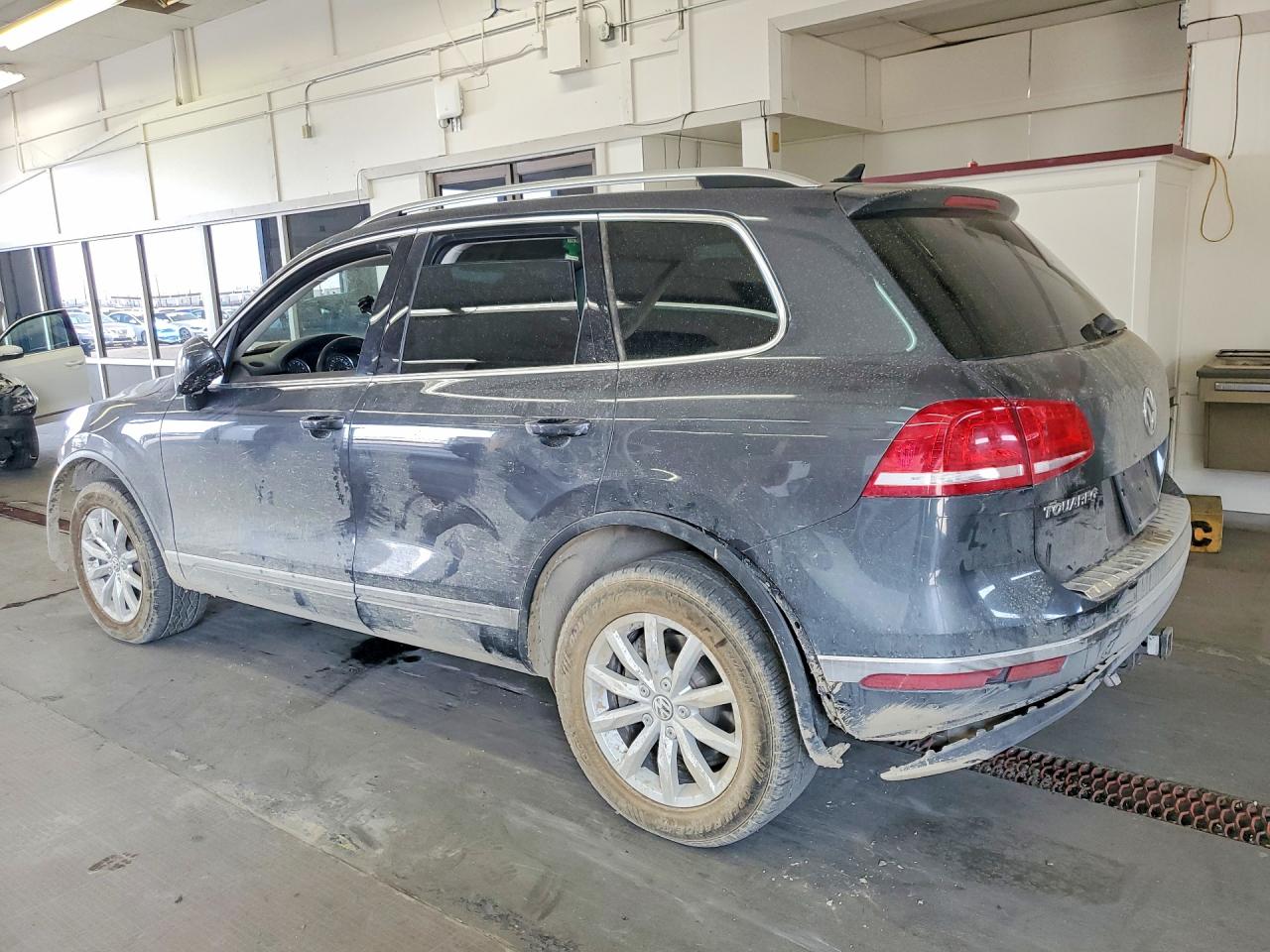 2015 Volkswagen Touareg V6 Gray vin: WVGEF9BP3FD005483