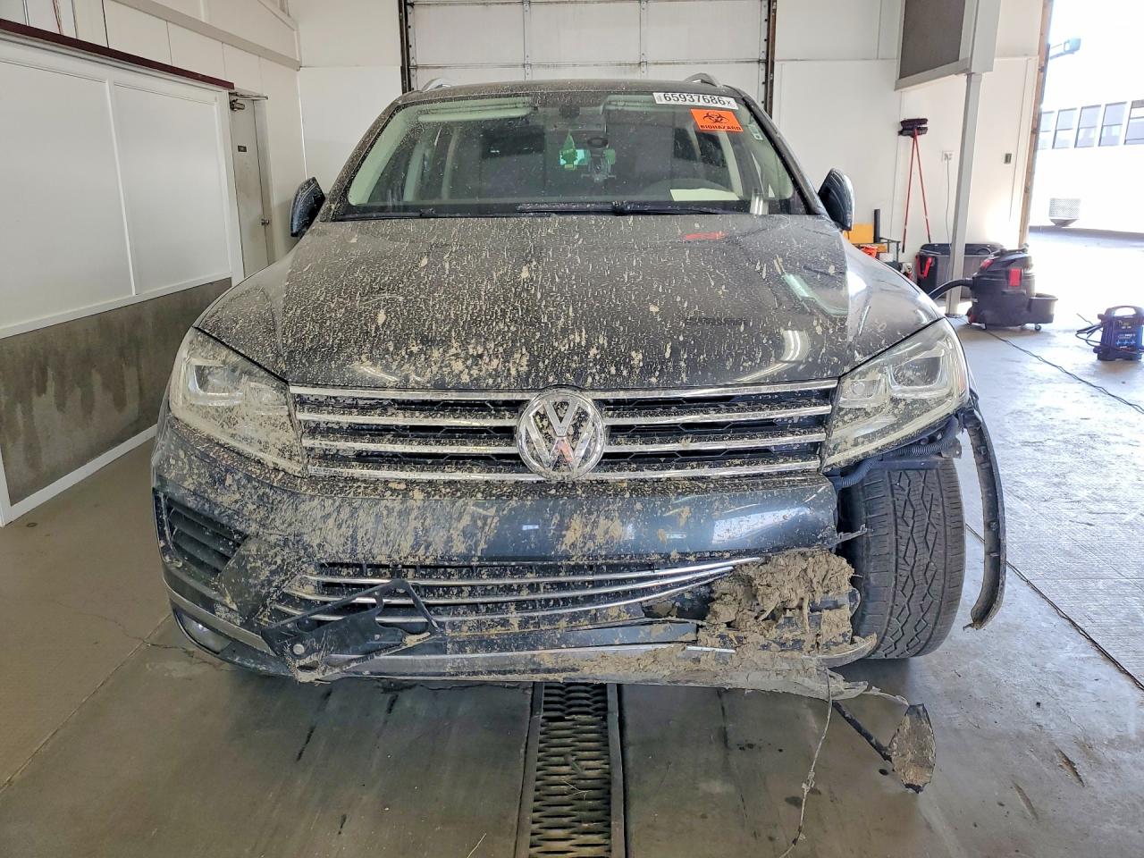 2015 Volkswagen Touareg V6 Gray vin: WVGEF9BP3FD005483