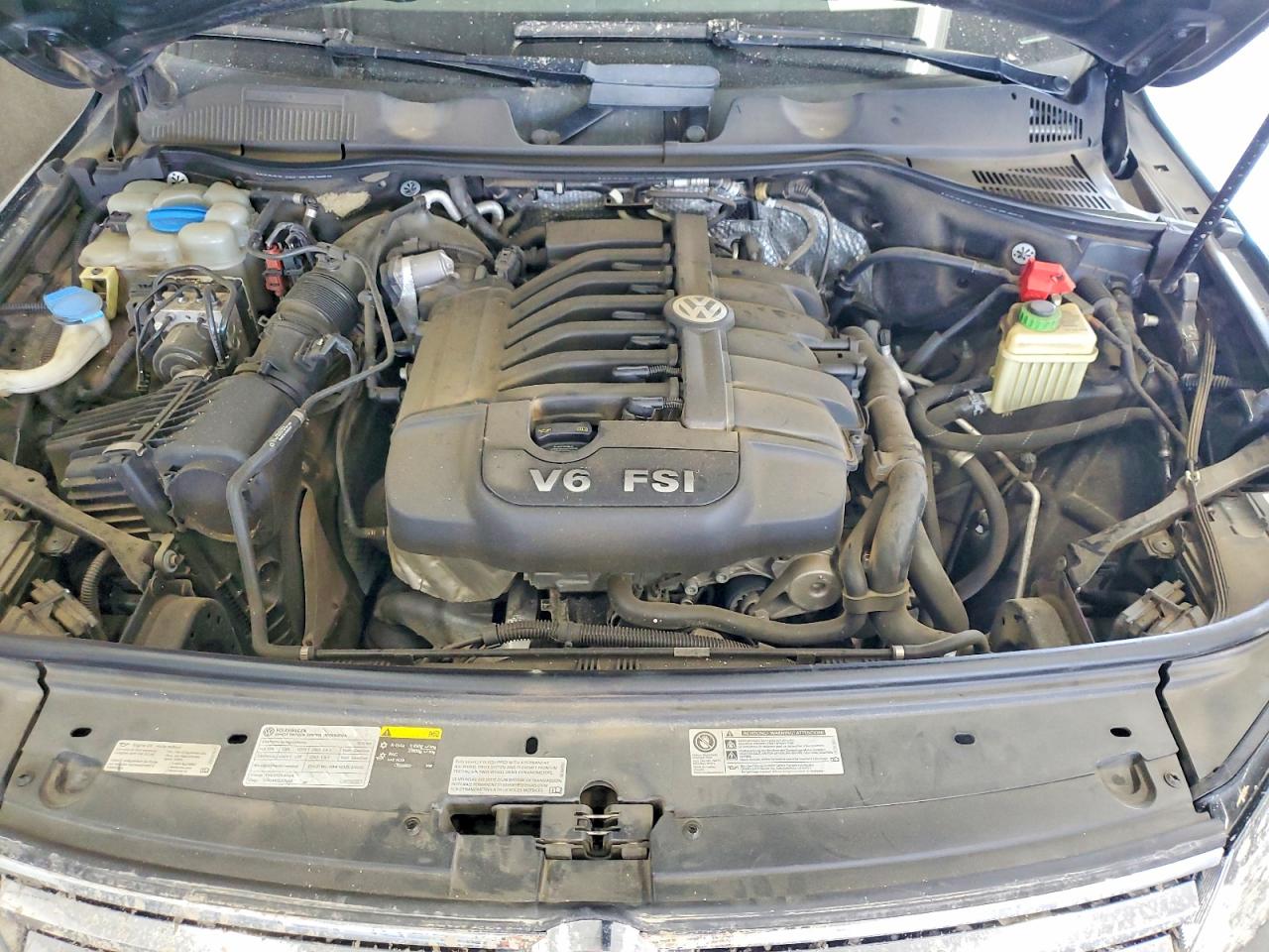2015 Volkswagen Touareg V6 Gray vin: WVGEF9BP3FD005483