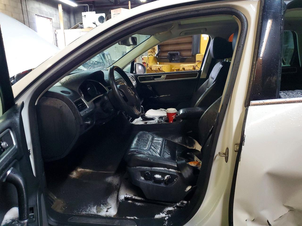 2015 Volkswagen Touareg V6 White vin: WVGEF9BP3FD006102
