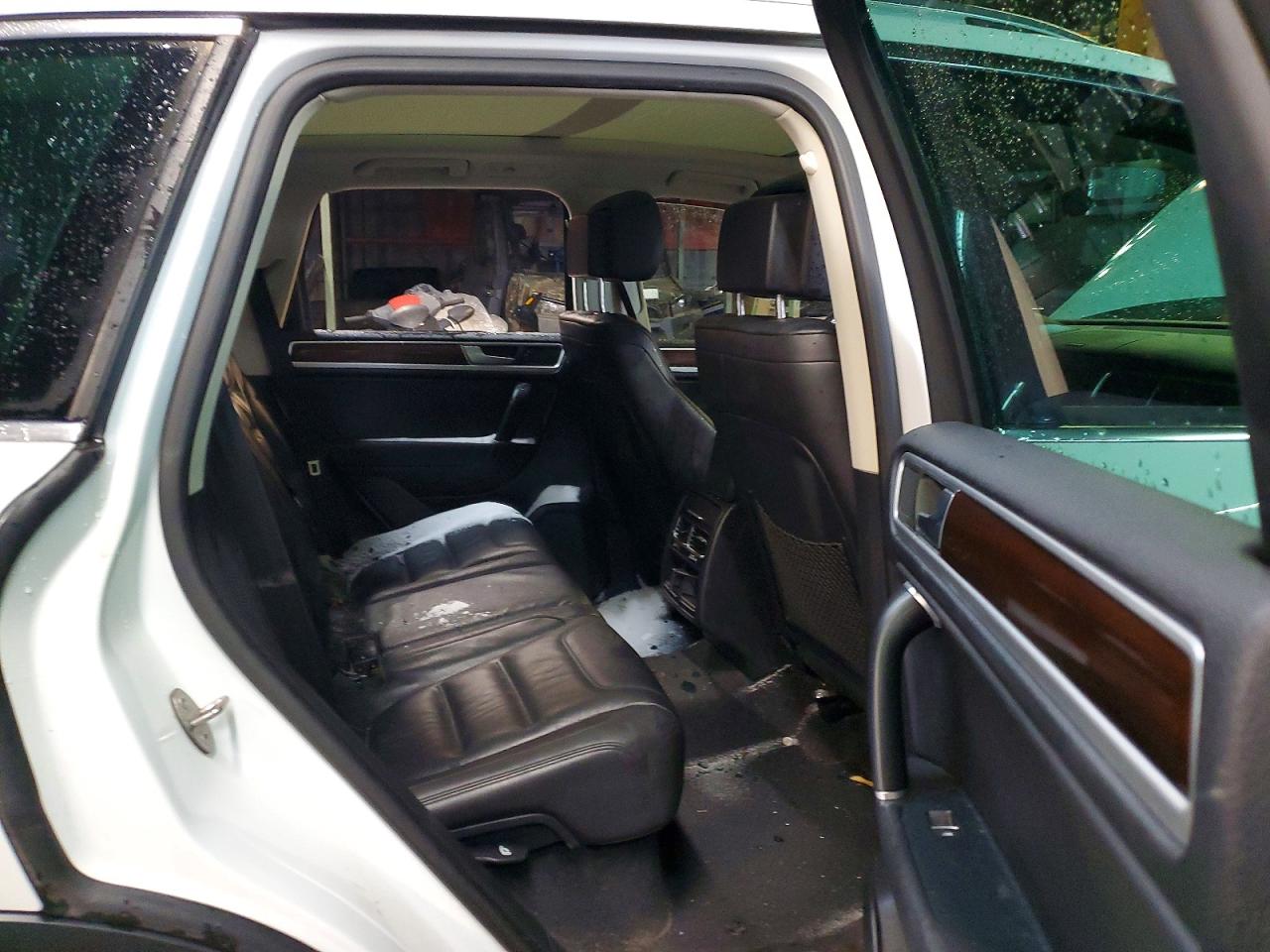 2015 Volkswagen Touareg V6 White vin: WVGEF9BP3FD006102