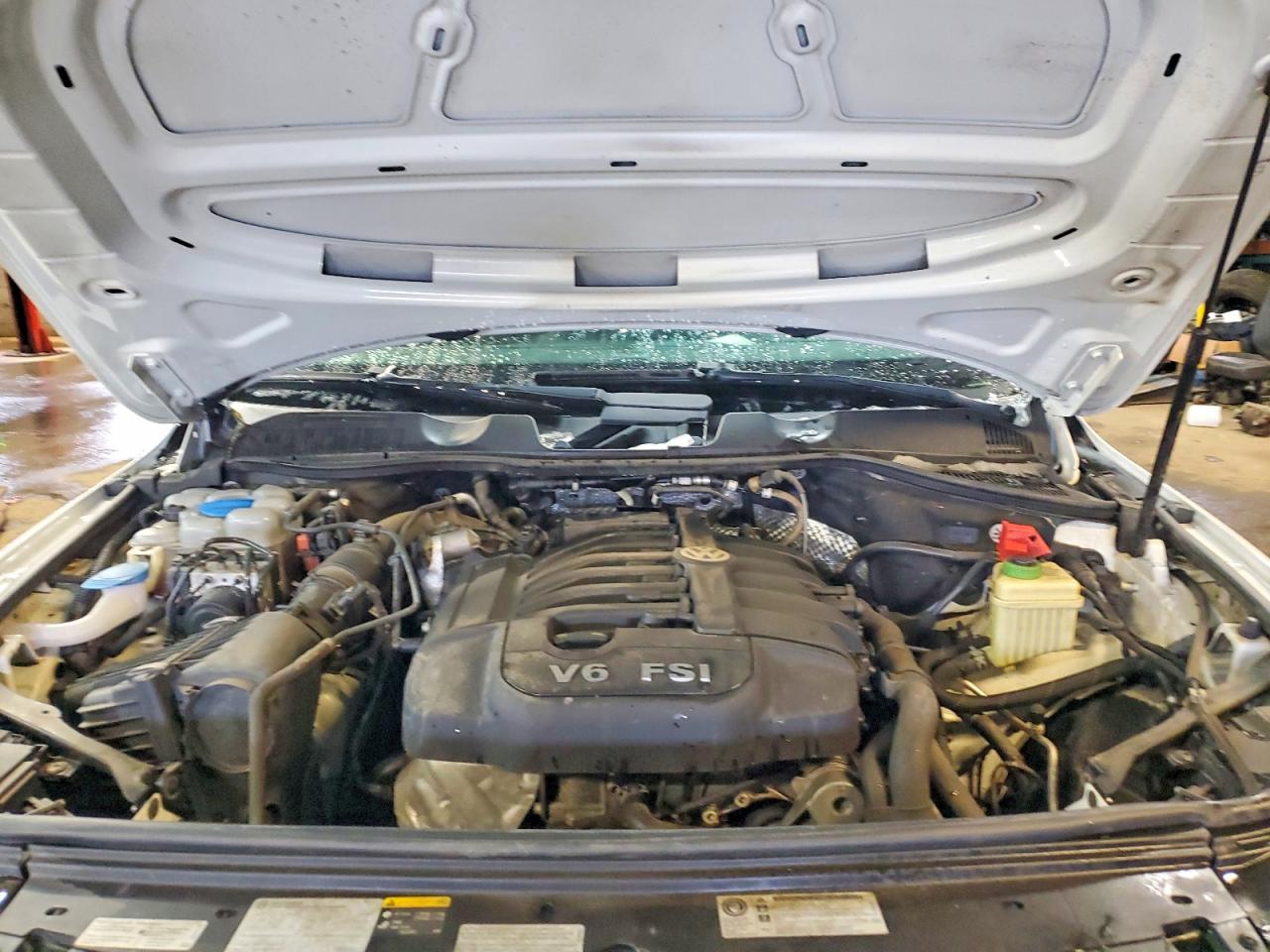 2015 Volkswagen Touareg V6 White vin: WVGEF9BP3FD006102