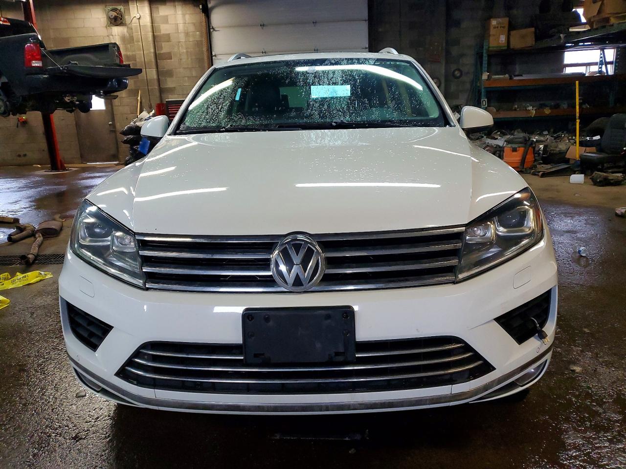 2015 Volkswagen Touareg V6 White vin: WVGEF9BP3FD006102