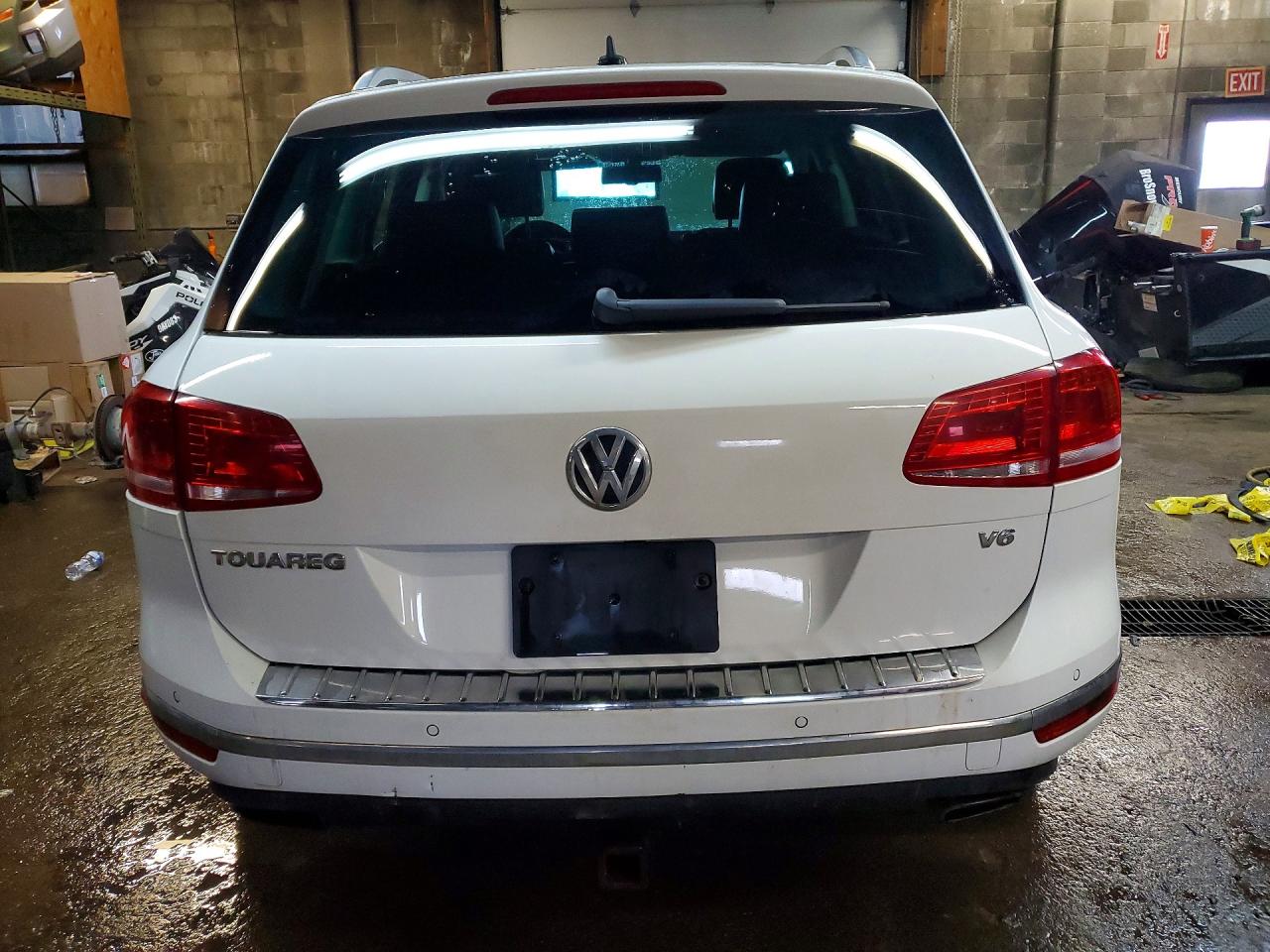 2015 Volkswagen Touareg V6 White vin: WVGEF9BP3FD006102