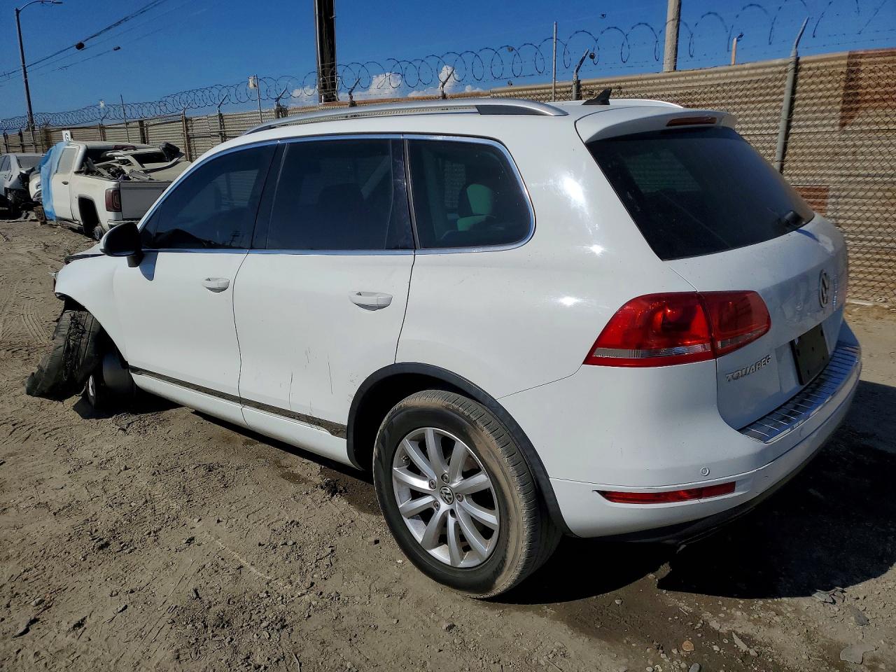 2012 Volkswagen Touareg V6 White vin: WVGEF9BP4CD007755