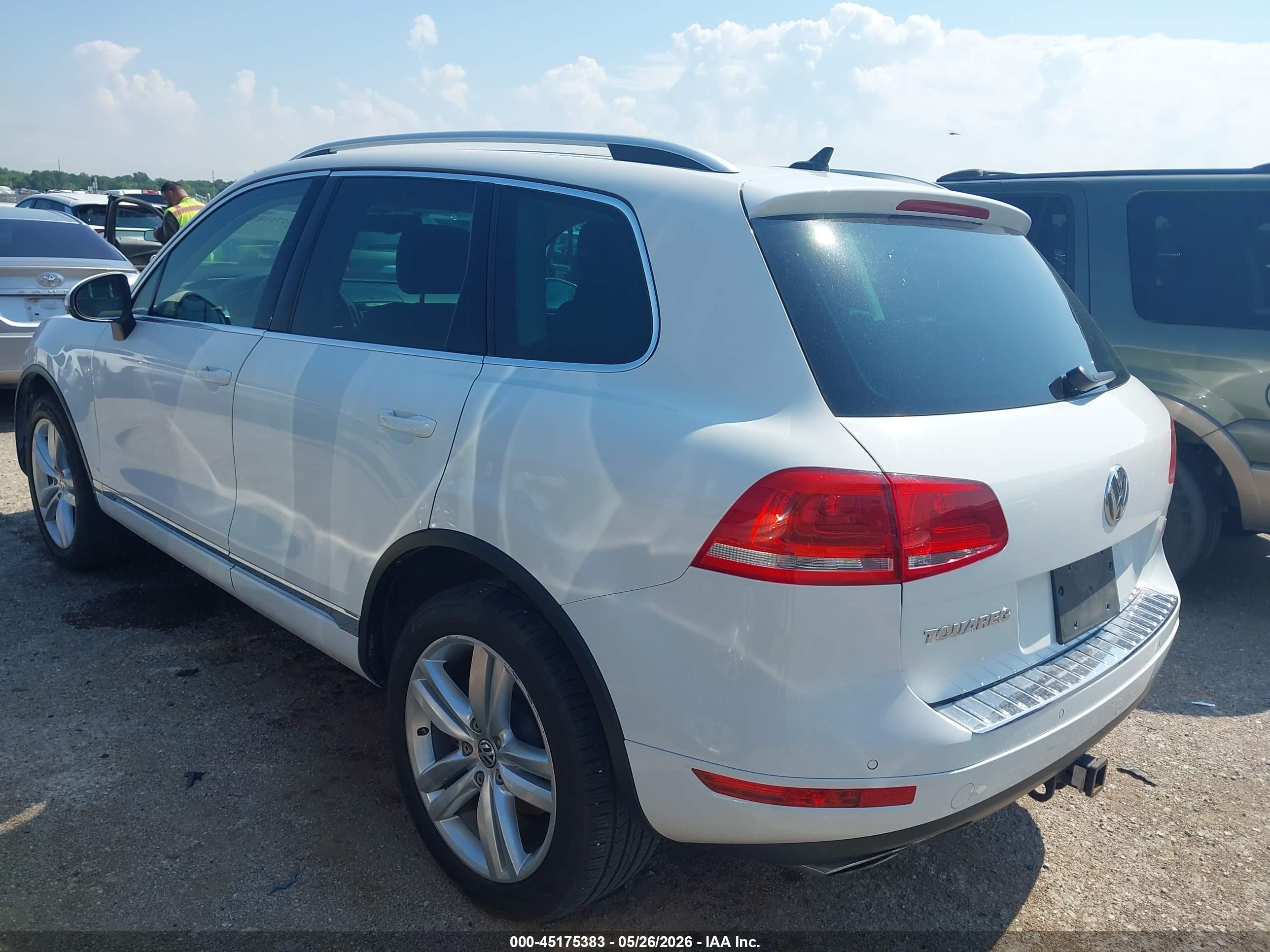 2013 Volkswagen Touareg Vr6 Executive White vin: WVGEF9BP4DD000841