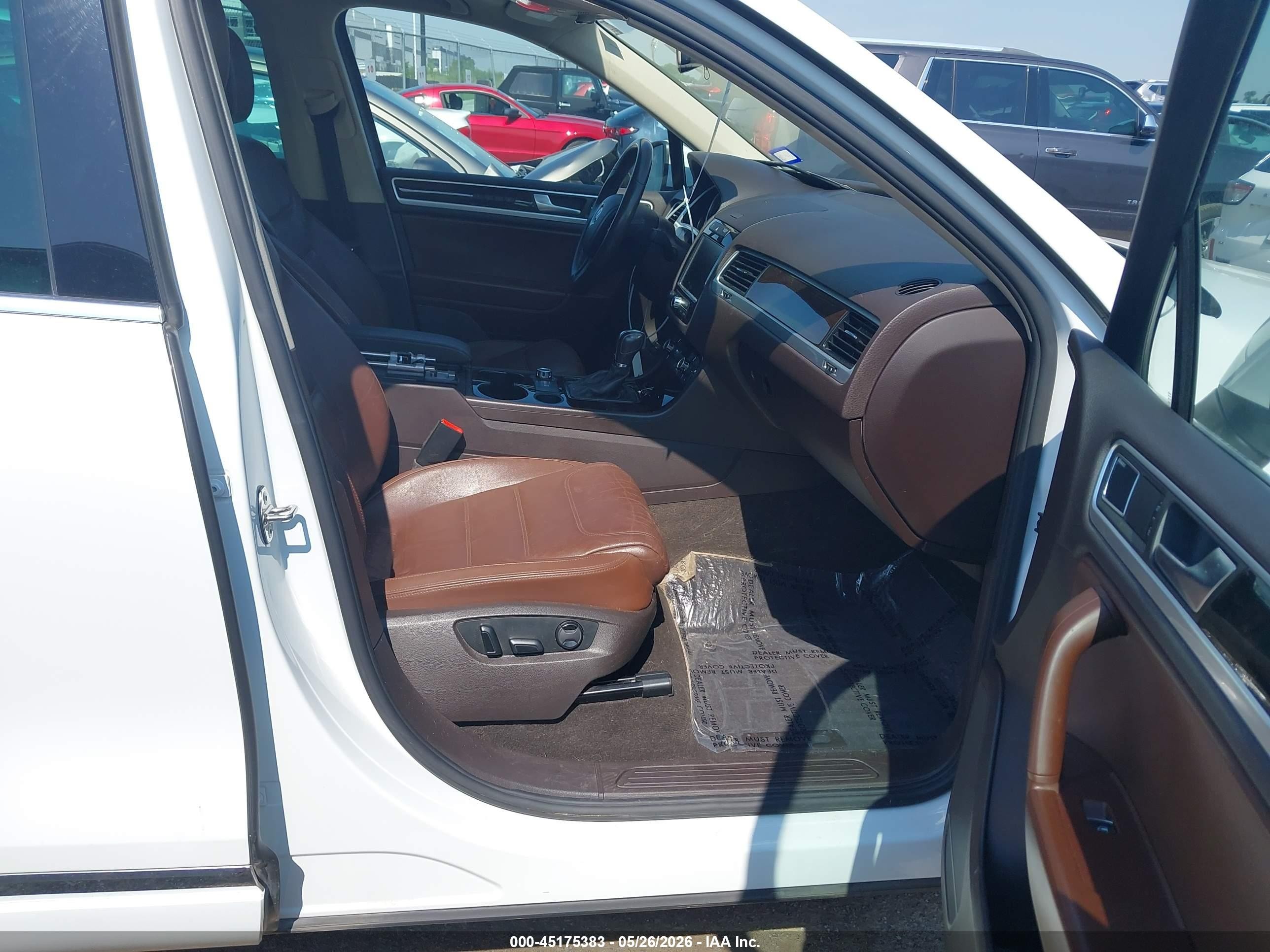 2013 Volkswagen Touareg Vr6 Executive White vin: WVGEF9BP4DD000841