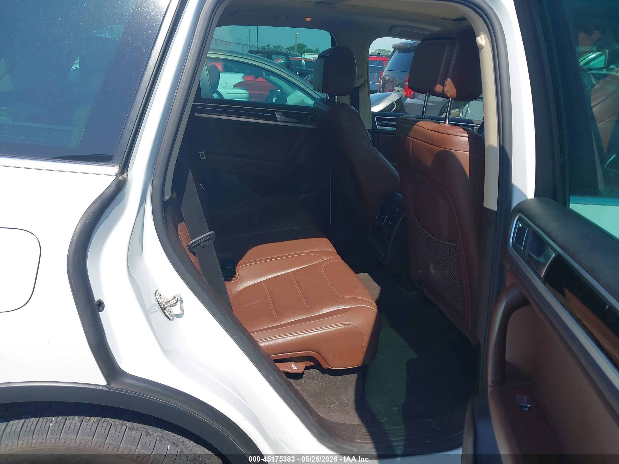 2013 Volkswagen Touareg Vr6 Executive White vin: WVGEF9BP4DD000841