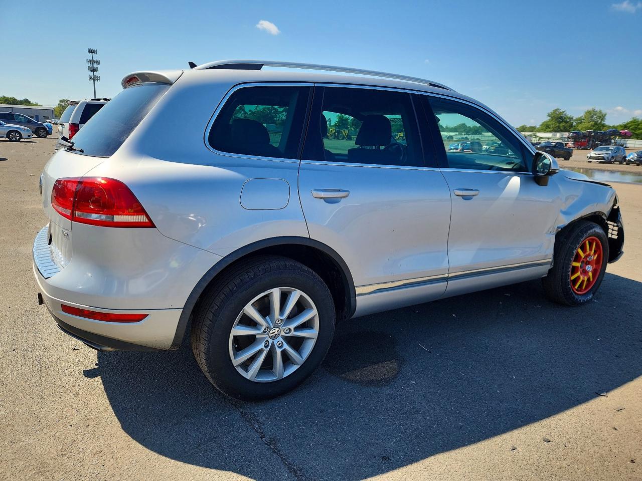 2013 Volkswagen Touareg V6 Silver vin: WVGEF9BP4DD001309