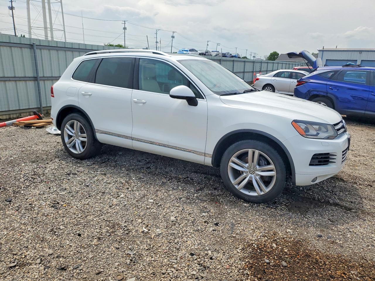 2013 Volkswagen Touareg V6 White vin: WVGEF9BP4DD002167