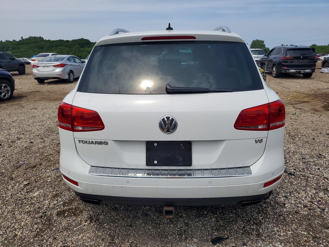 2013 Volkswagen Touareg V6 White vin: WVGEF9BP4DD002167