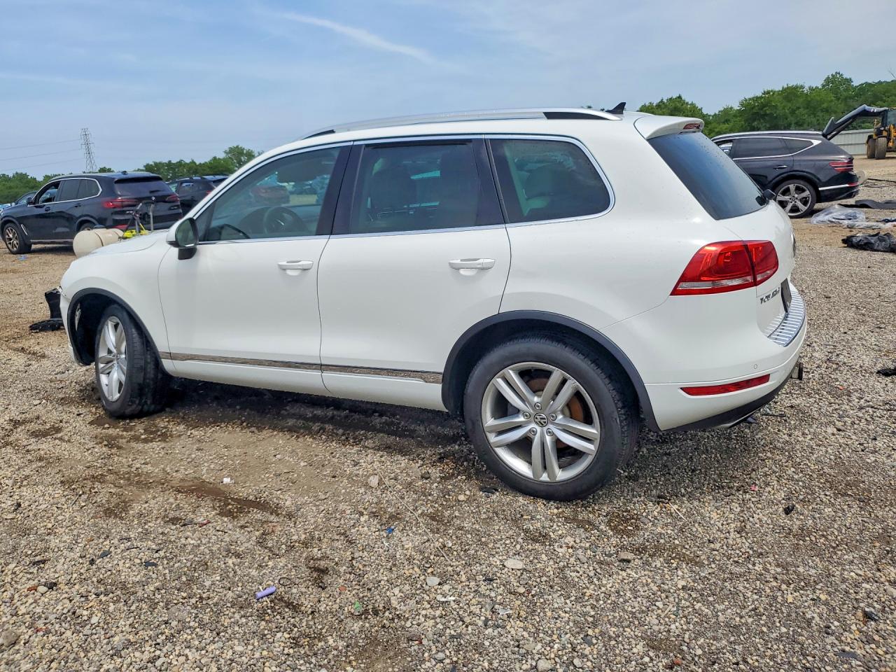 2013 Volkswagen Touareg V6 White vin: WVGEF9BP4DD002167
