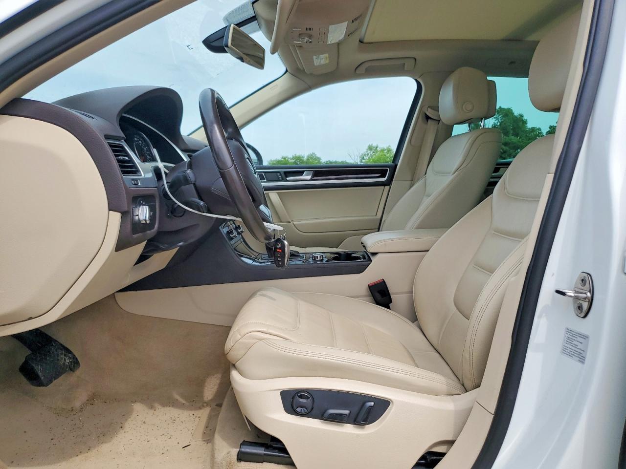 2013 Volkswagen Touareg V6 White vin: WVGEF9BP4DD002167