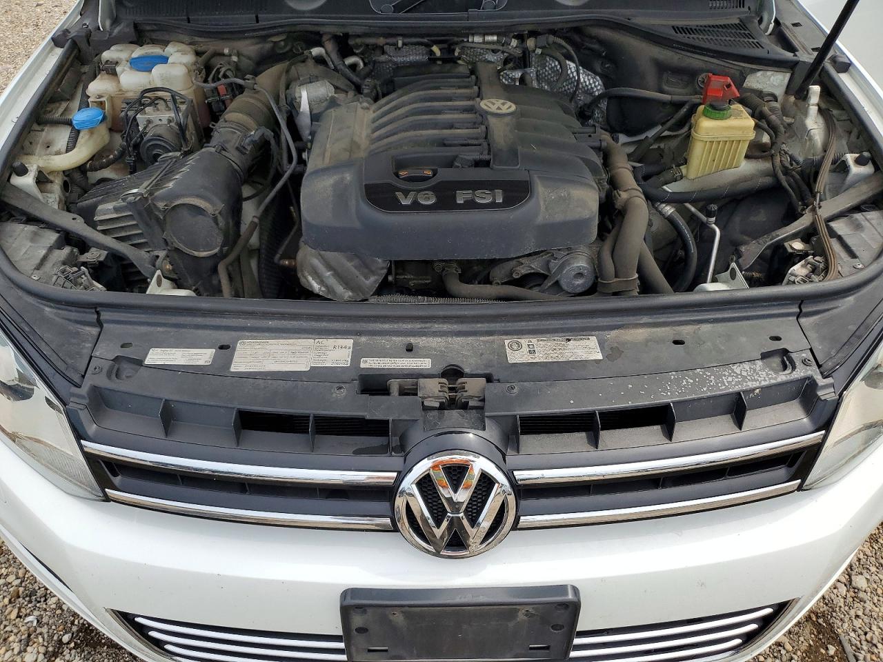 2013 Volkswagen Touareg V6 White vin: WVGEF9BP4DD002167