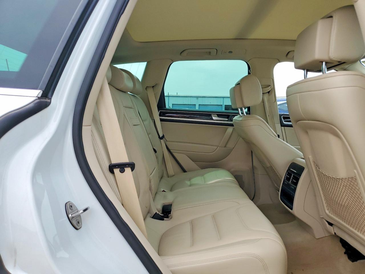 2013 Volkswagen Touareg V6 White vin: WVGEF9BP4DD002167