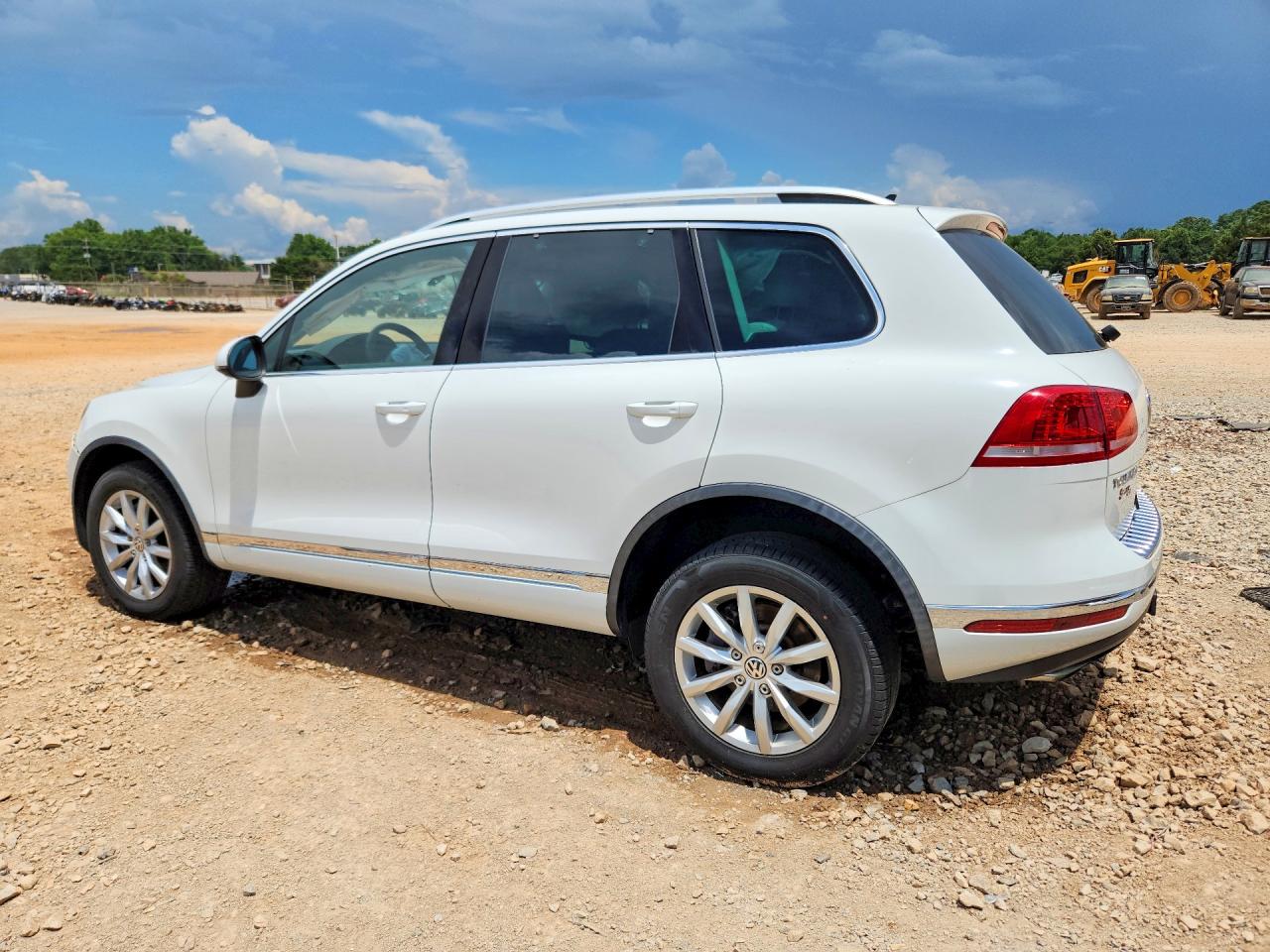 2015 Volkswagen Touareg V6 White vin: WVGEF9BP4FD002785