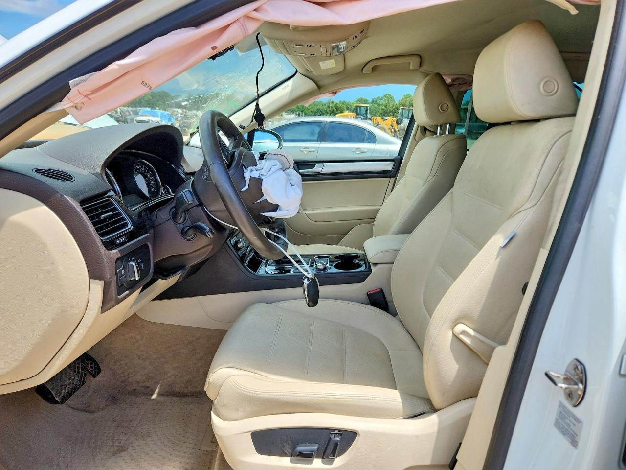 2015 Volkswagen Touareg V6 White vin: WVGEF9BP4FD002785