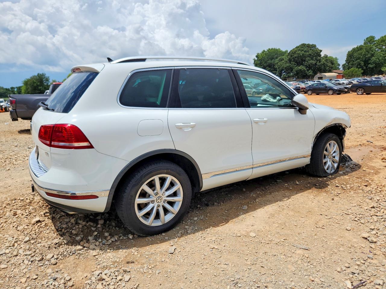 2015 Volkswagen Touareg V6 White vin: WVGEF9BP4FD002785