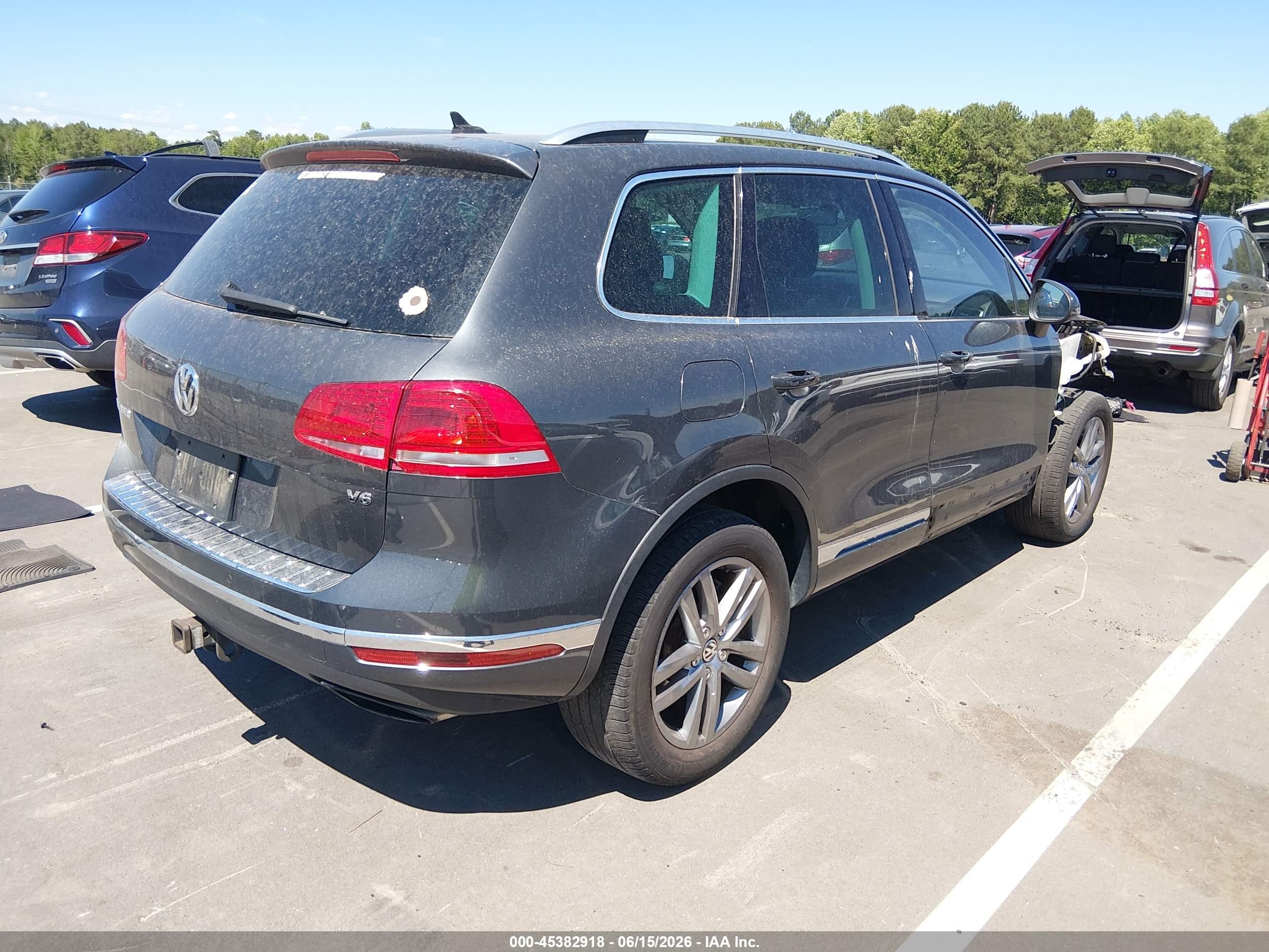 2015 Volkswagen Touareg V6 Lux Gray vin: WVGEF9BP4FD005105