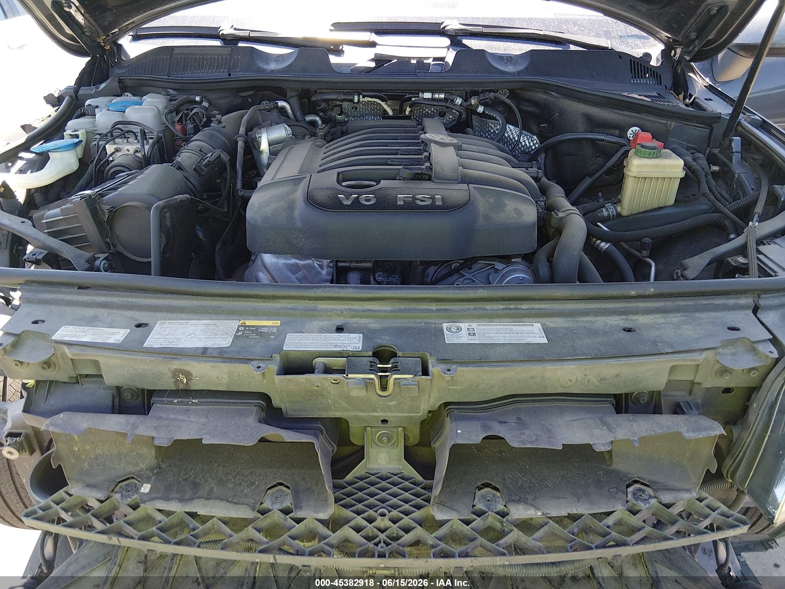 2015 Volkswagen Touareg V6 Lux Gray vin: WVGEF9BP4FD005105
