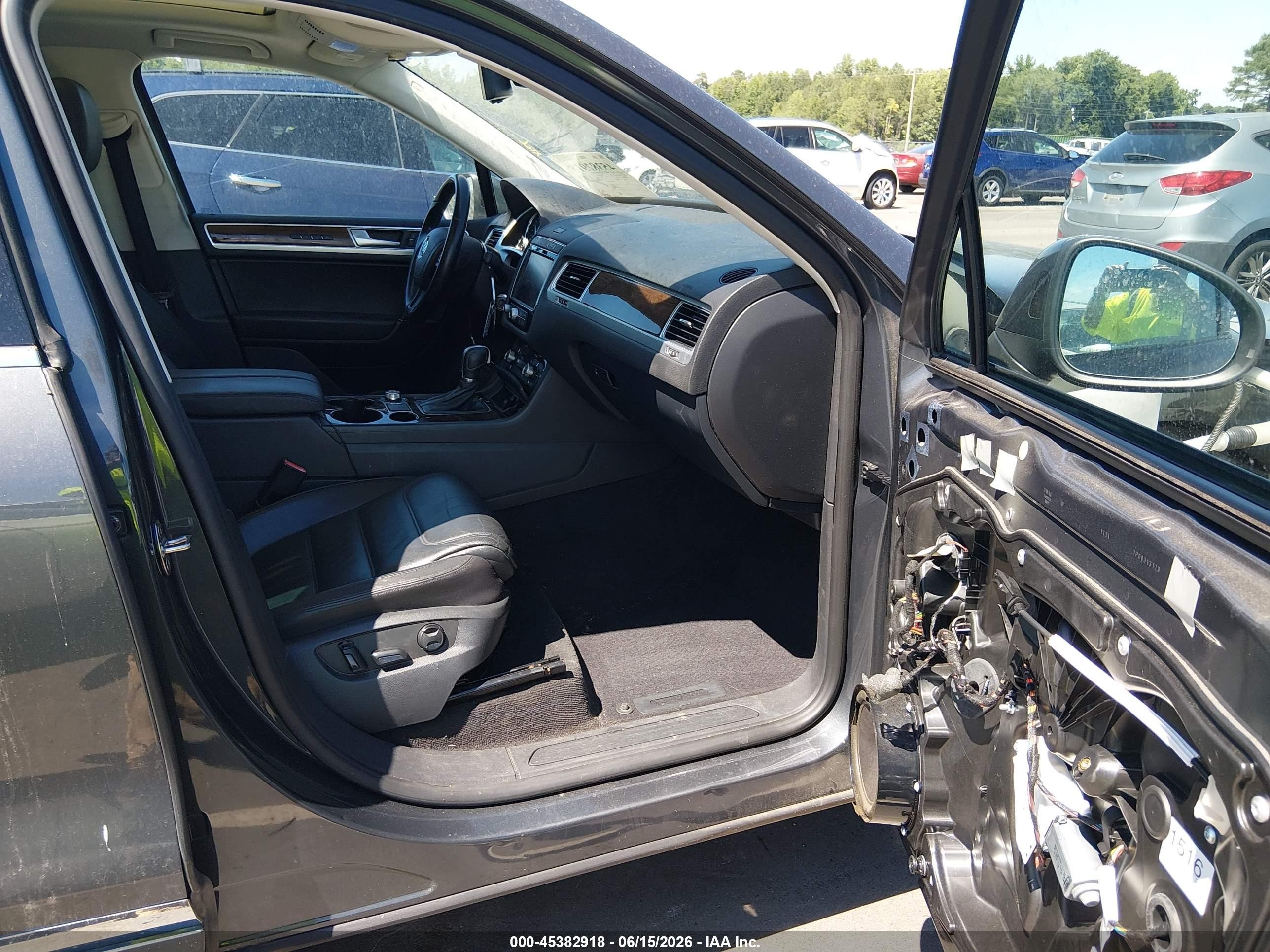 2015 Volkswagen Touareg V6 Lux Gray vin: WVGEF9BP4FD005105