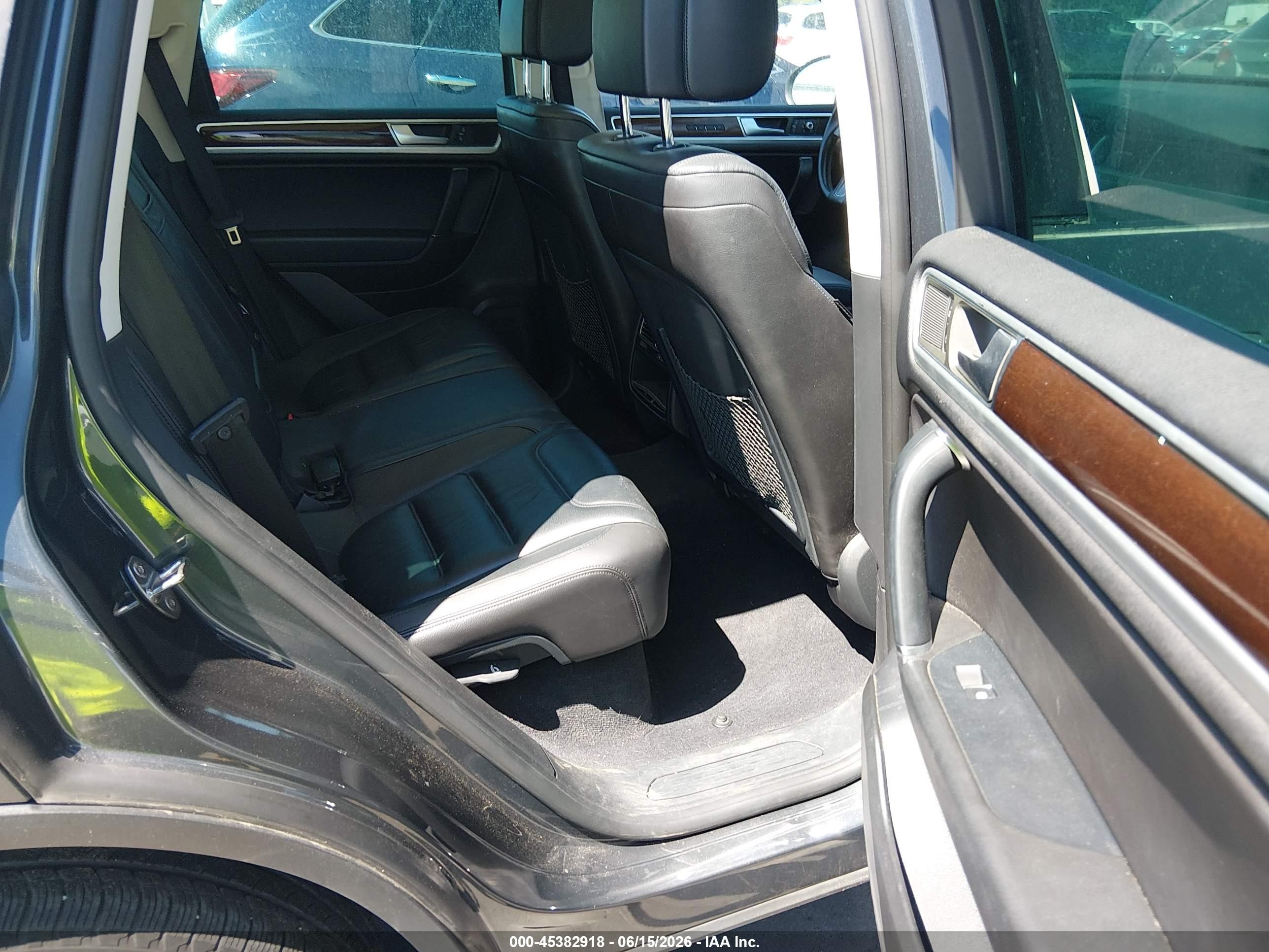 2015 Volkswagen Touareg V6 Lux Gray vin: WVGEF9BP4FD005105
